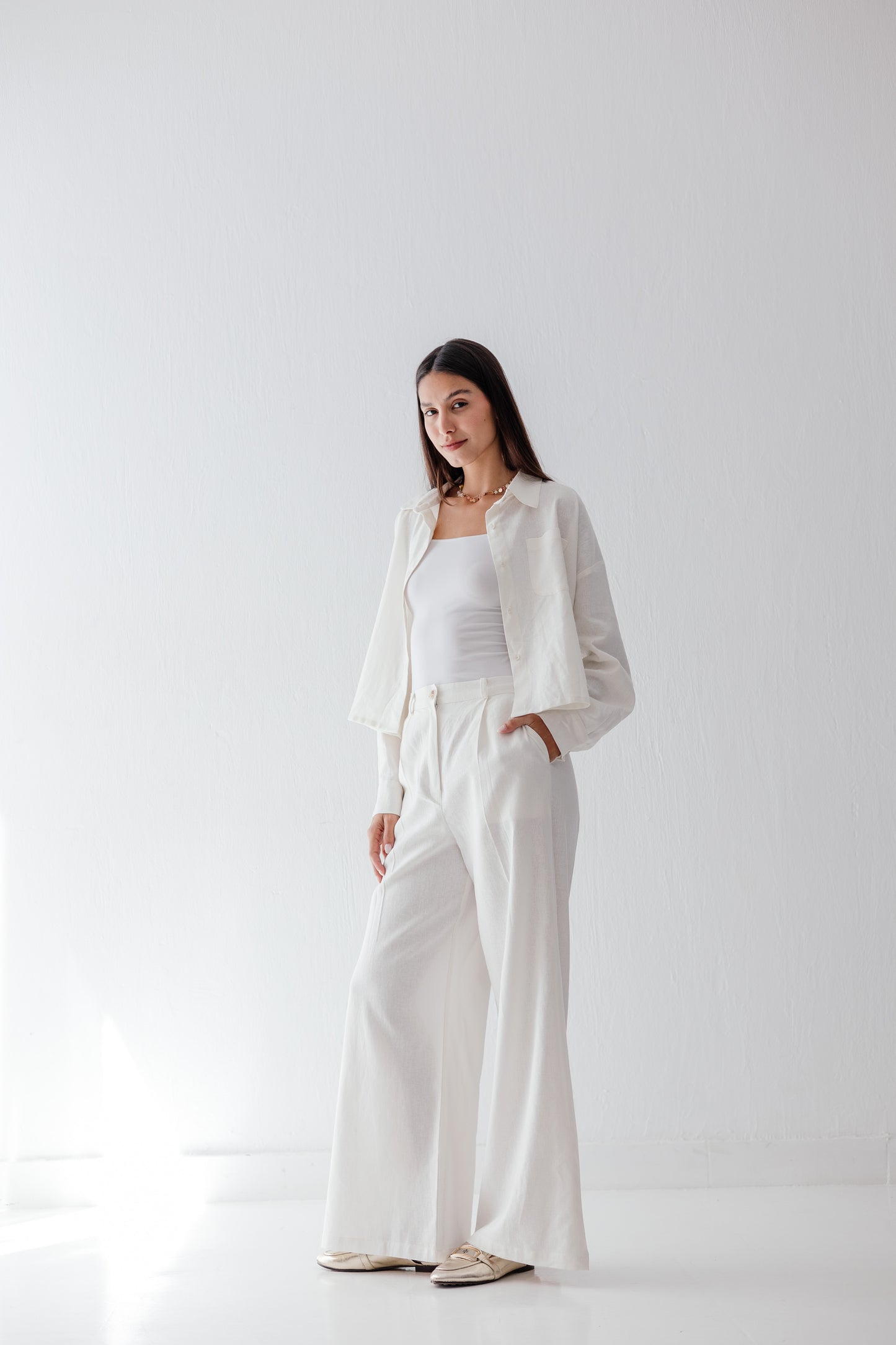 So charming linen pants in white