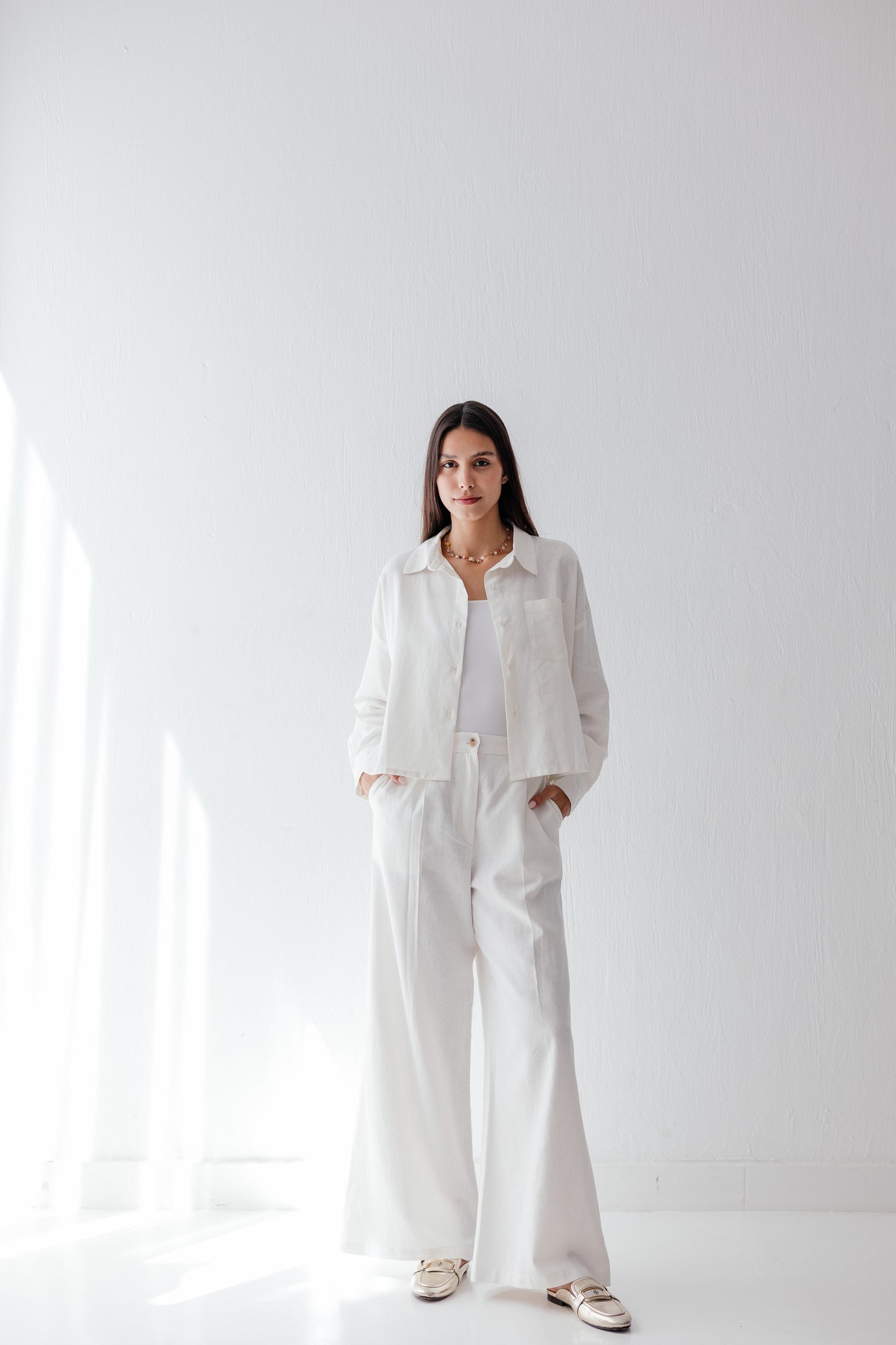 So charming linen pants in white