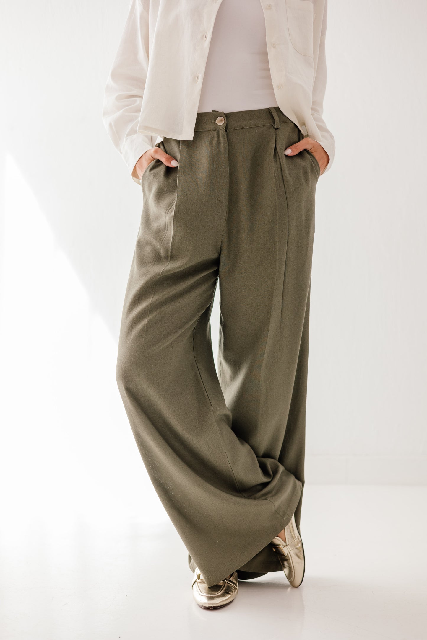 So charming linen pants in Olive