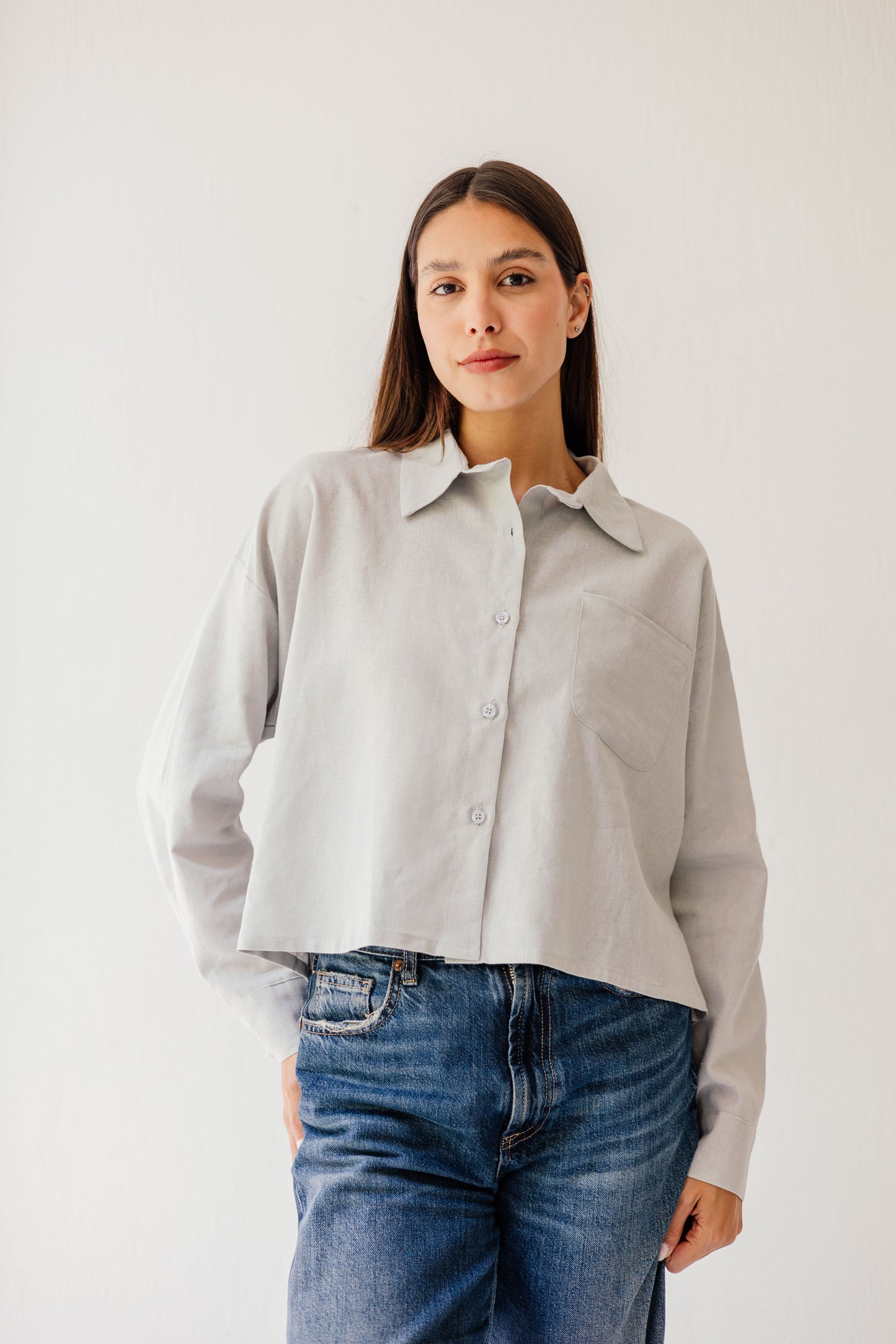 Cropped linen shirt in Grey