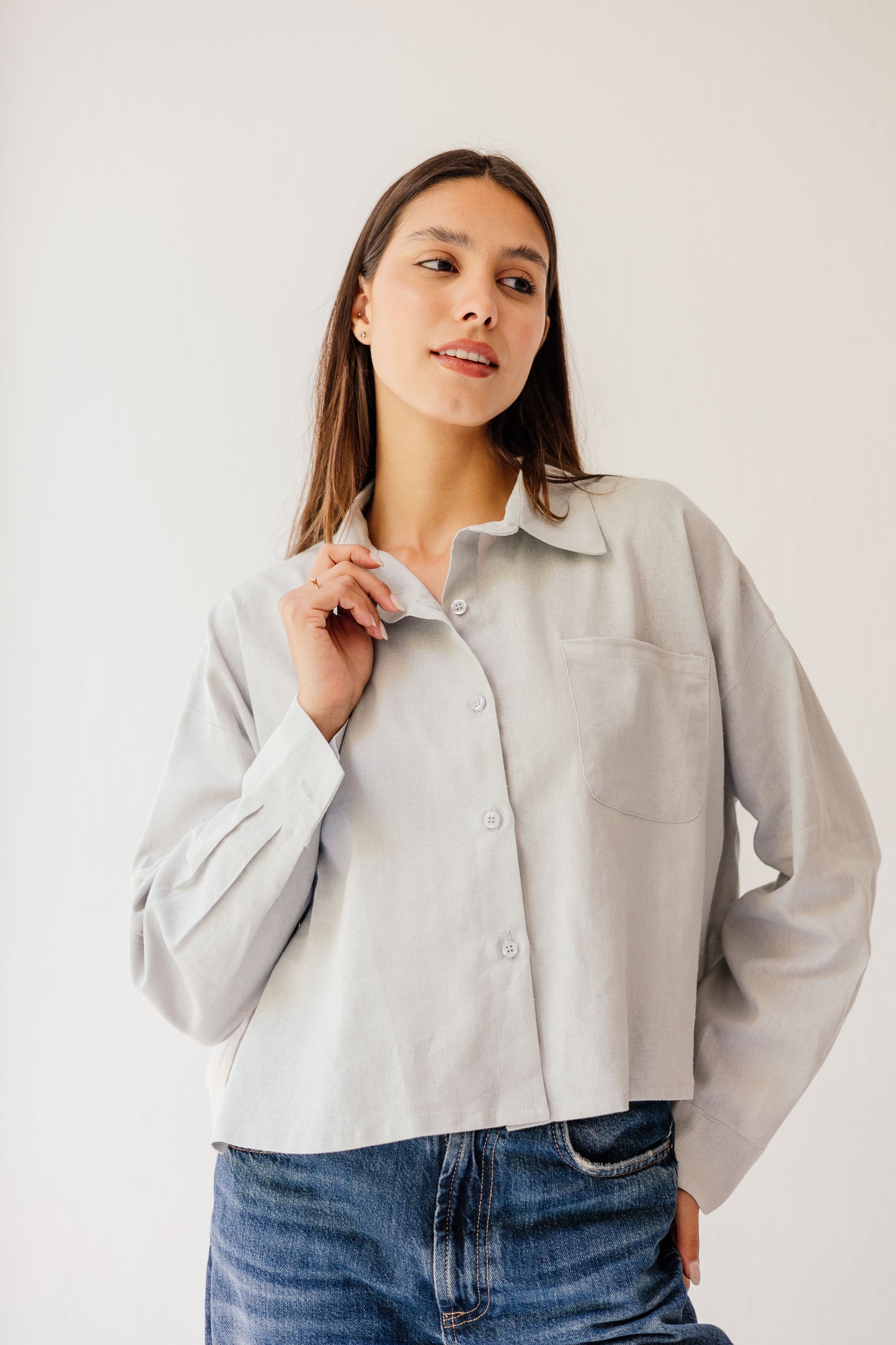 Cropped linen shirt in Grey