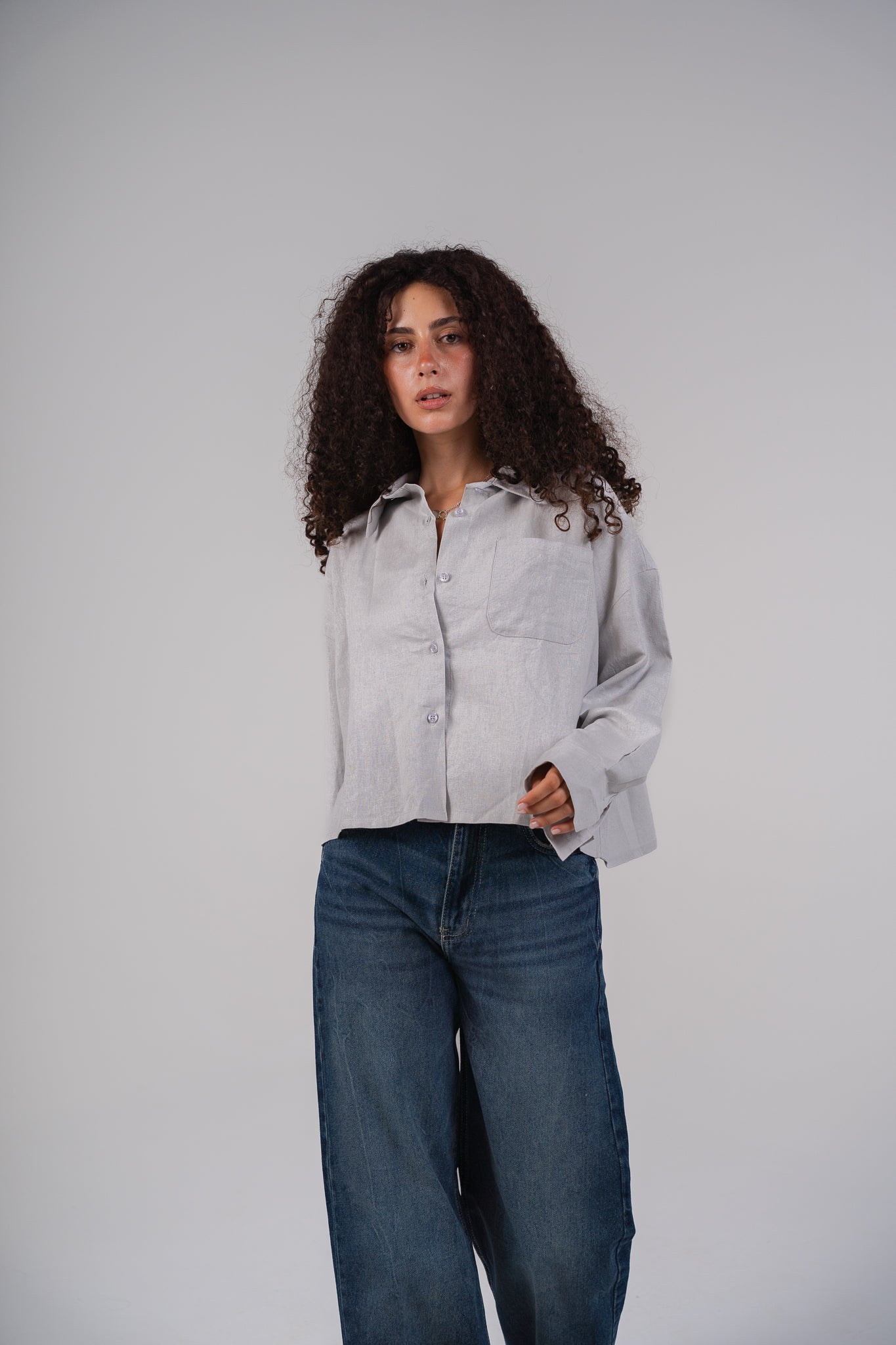 Cropped linen shirt in Grey