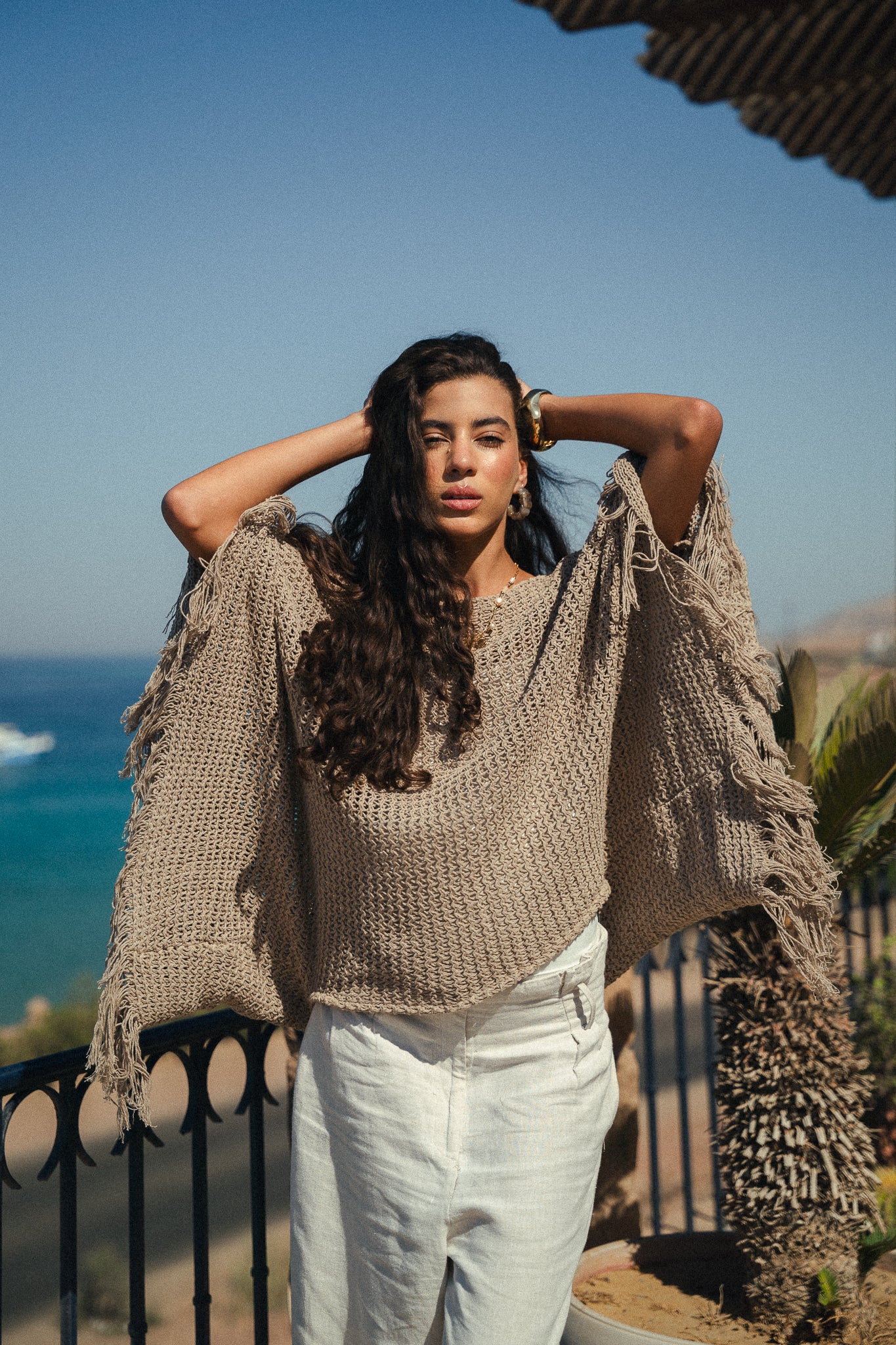 The crochet cape in Taupe
