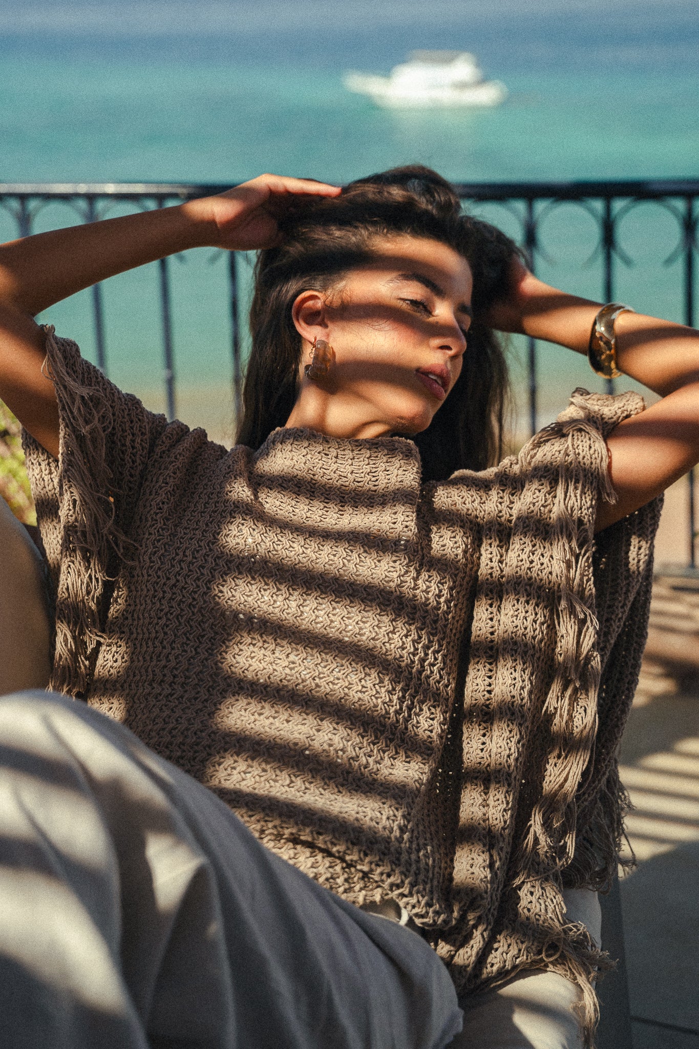 The crochet cape in Taupe