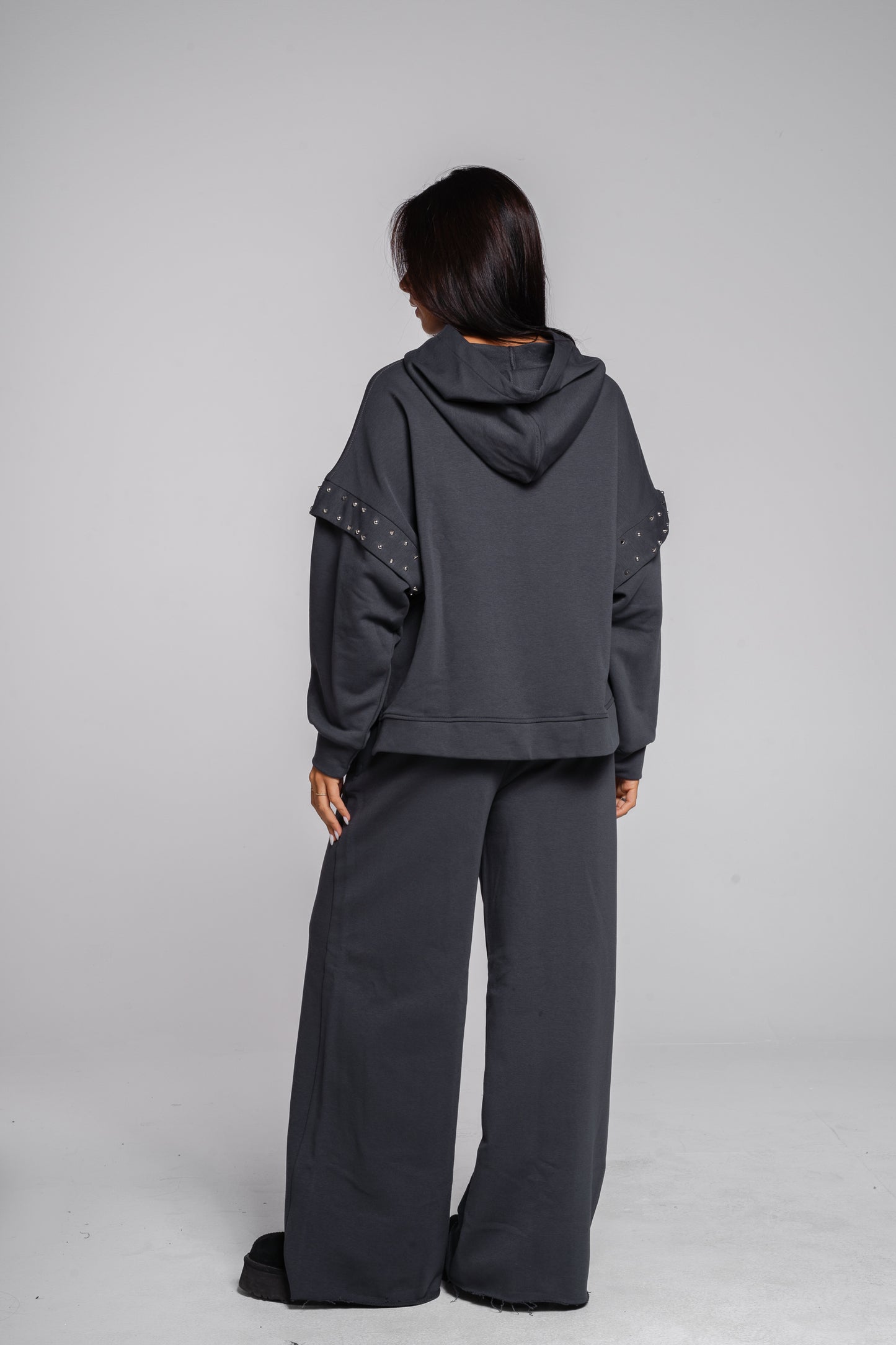Studded Easy Set in Dark Grey