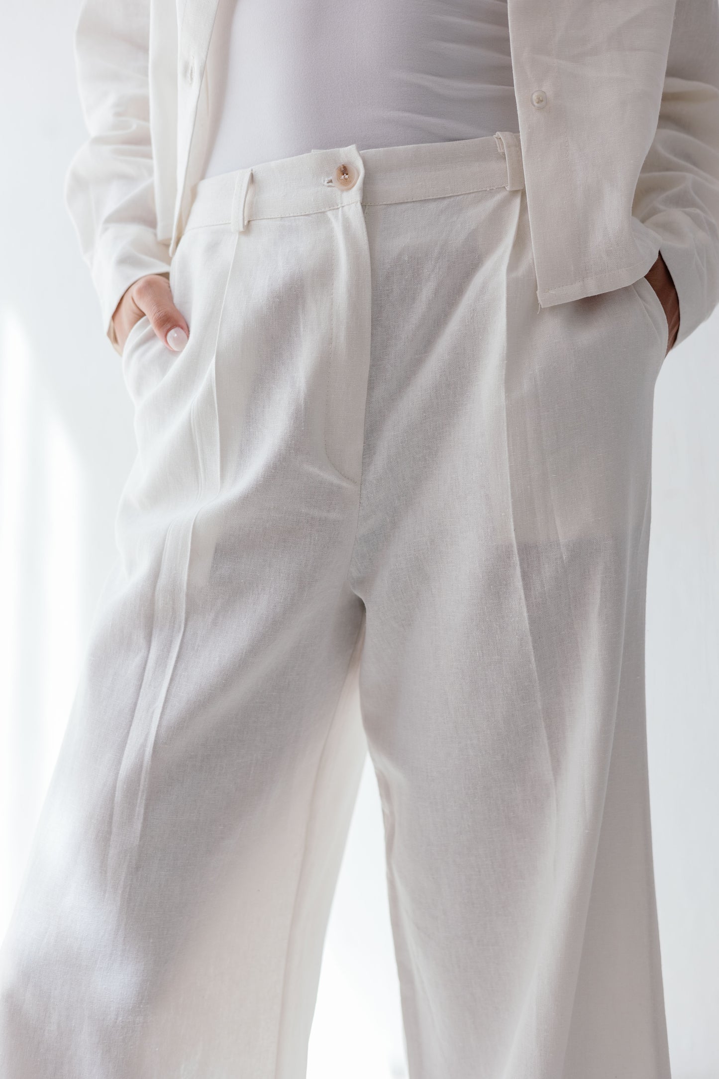 So charming linen pants in white