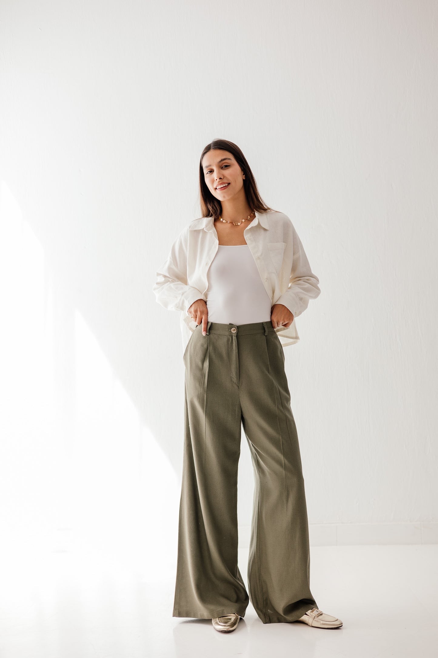 So charming linen pants in Olive