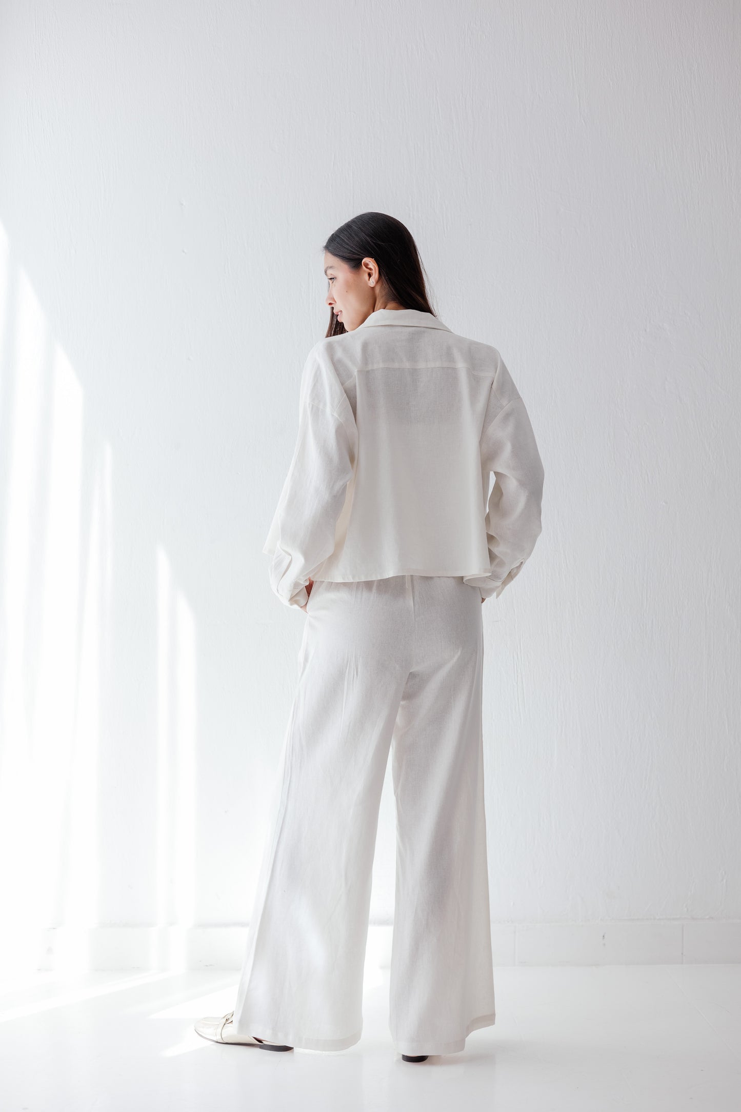 So charming linen pants in white