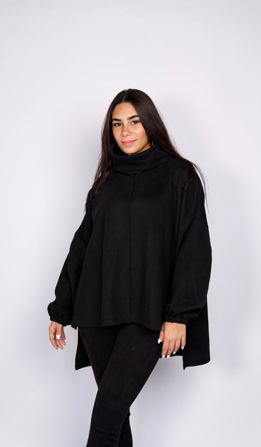 Basic pullover in black