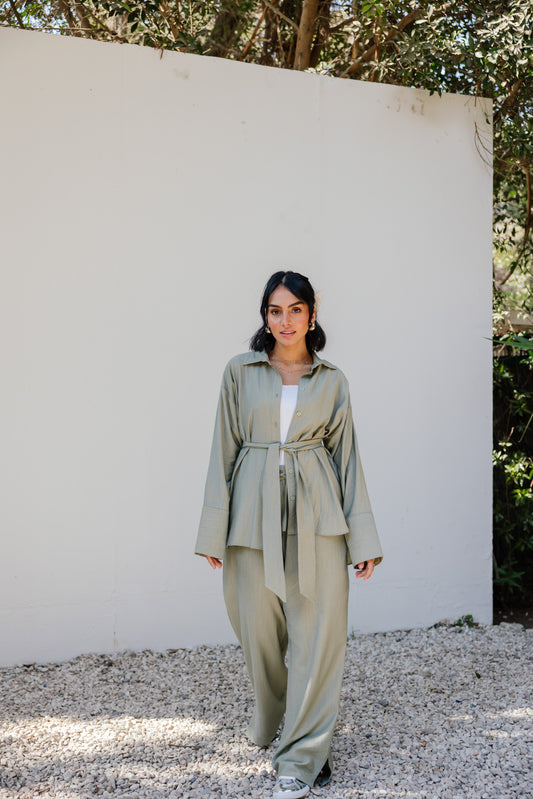 Such a dreamer set in olive