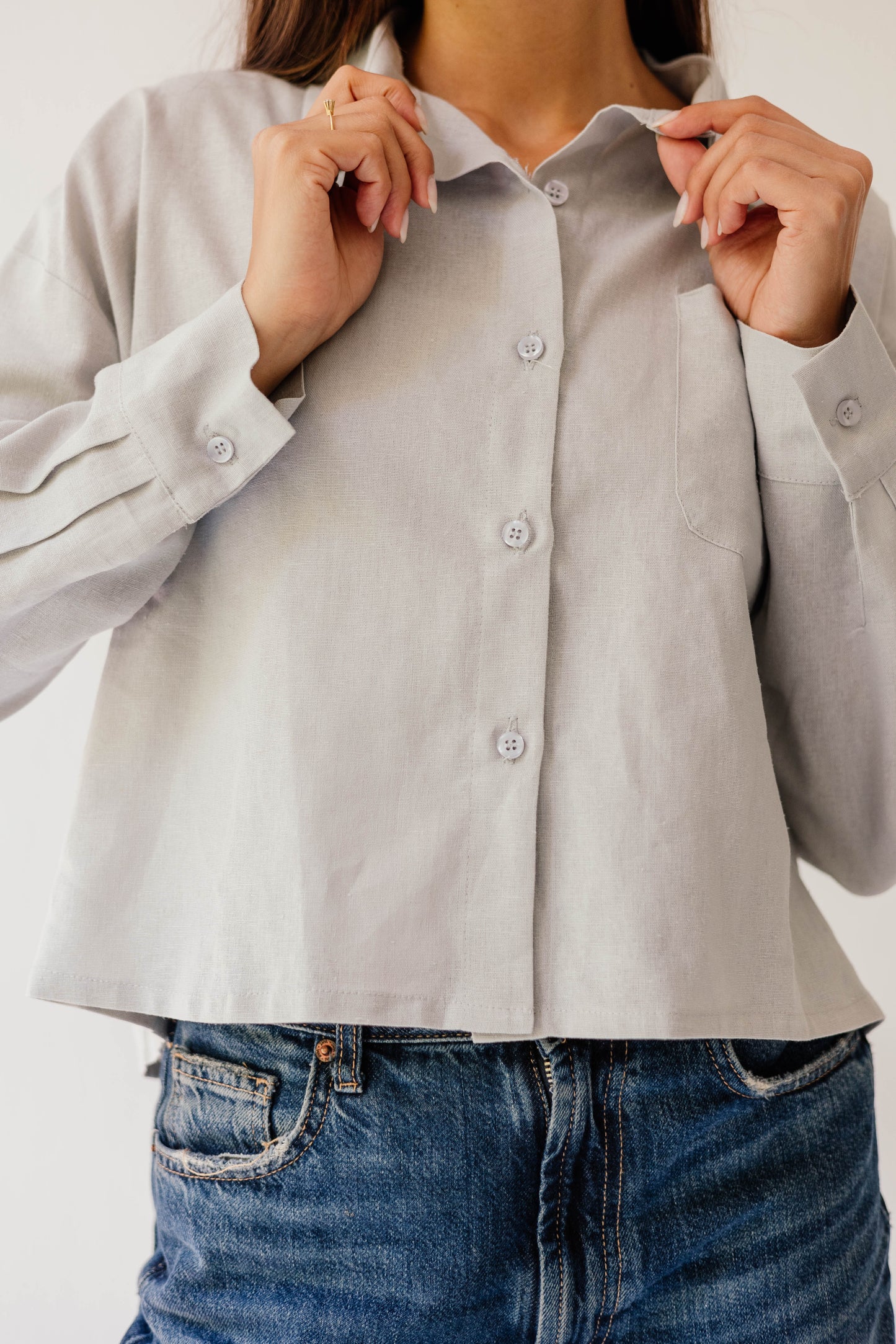 Cropped linen shirt in Grey
