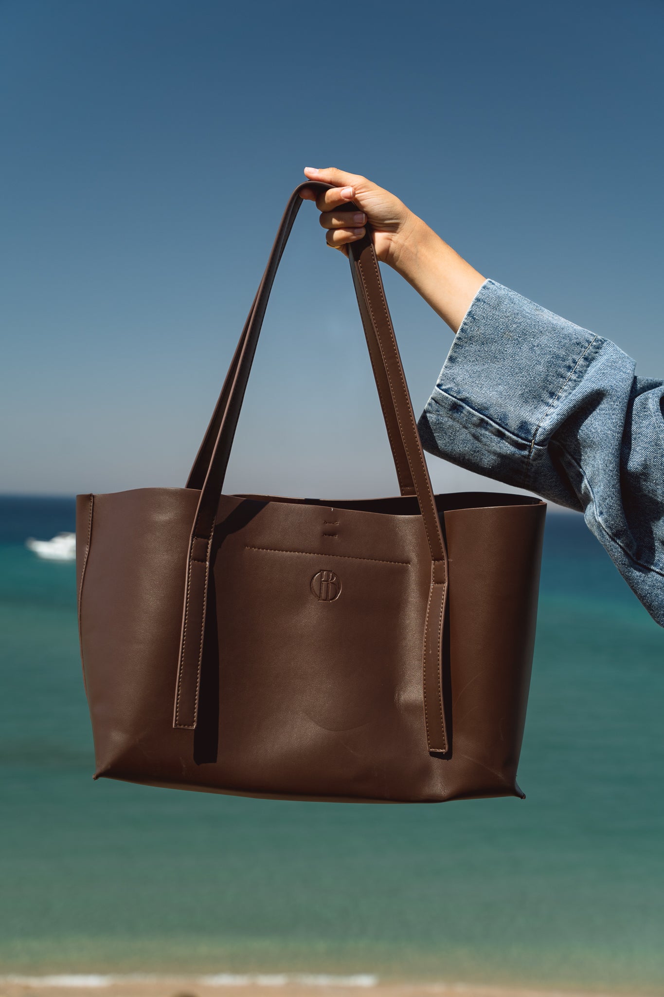 The all in Leather Bag in brown
