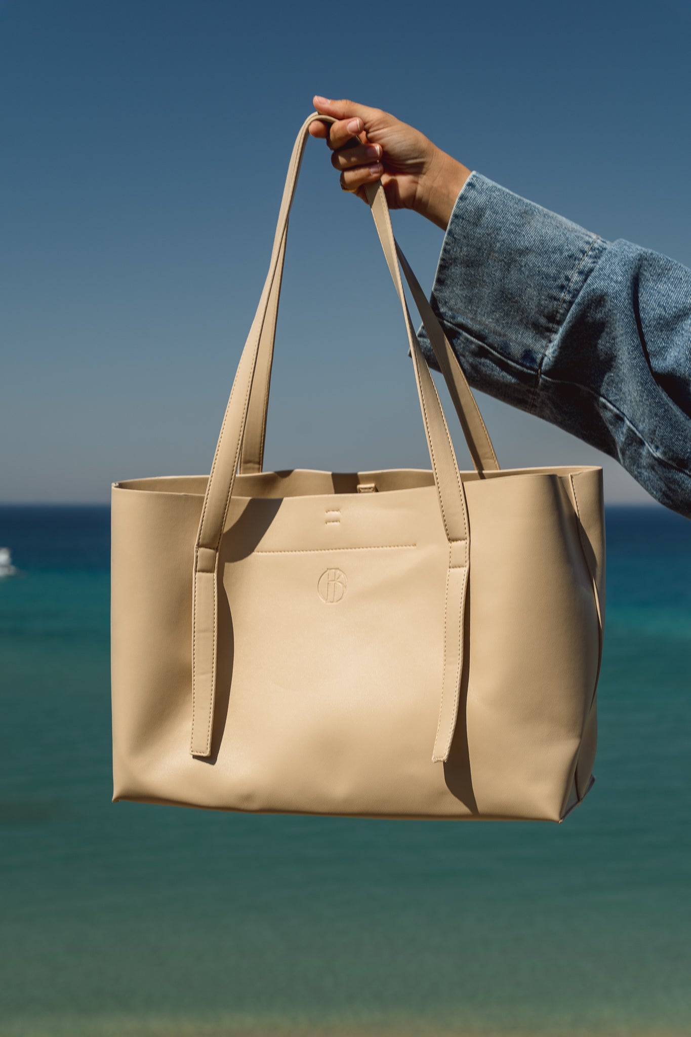 The all in Leather Bag in Creme