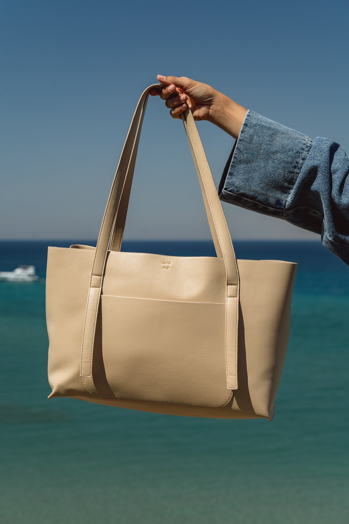The all in Leather Bag in Creme