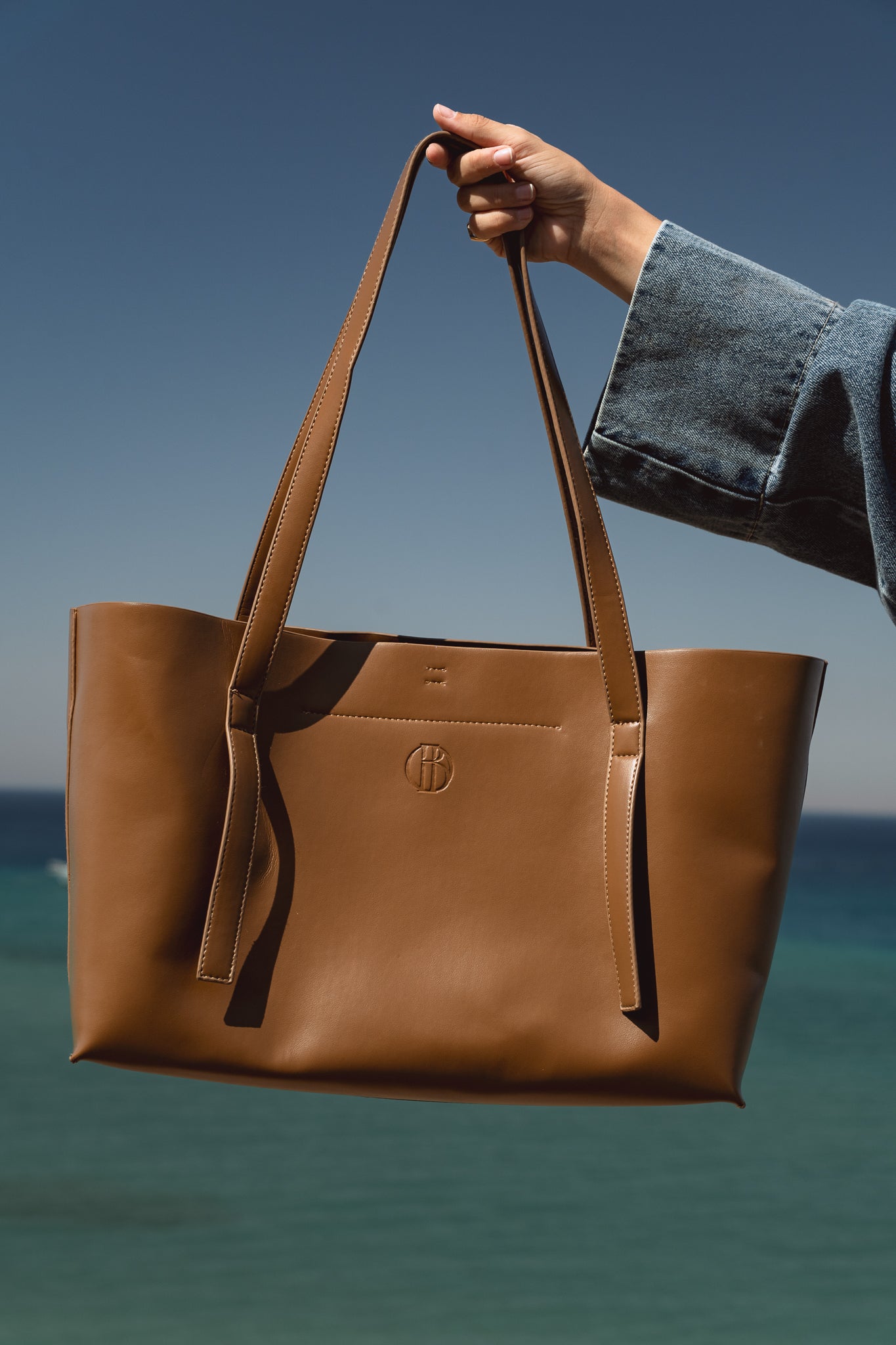 The all In Leather Bag in Caramel