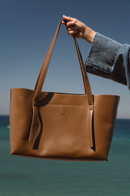 The all In Leather Bag in Caramel