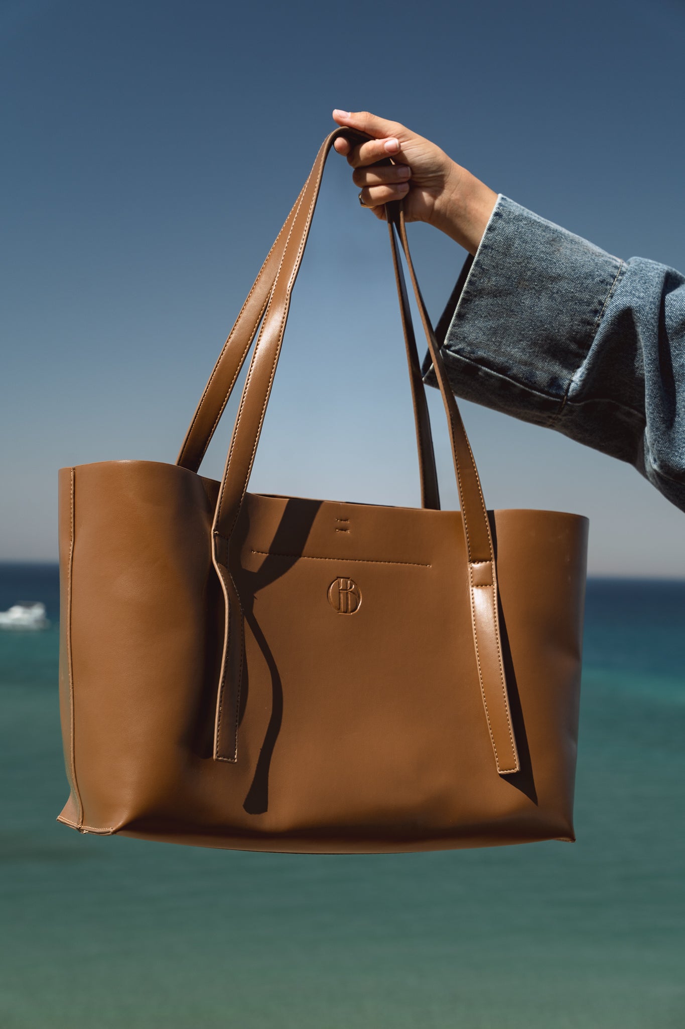 The all In Leather Bag in Caramel