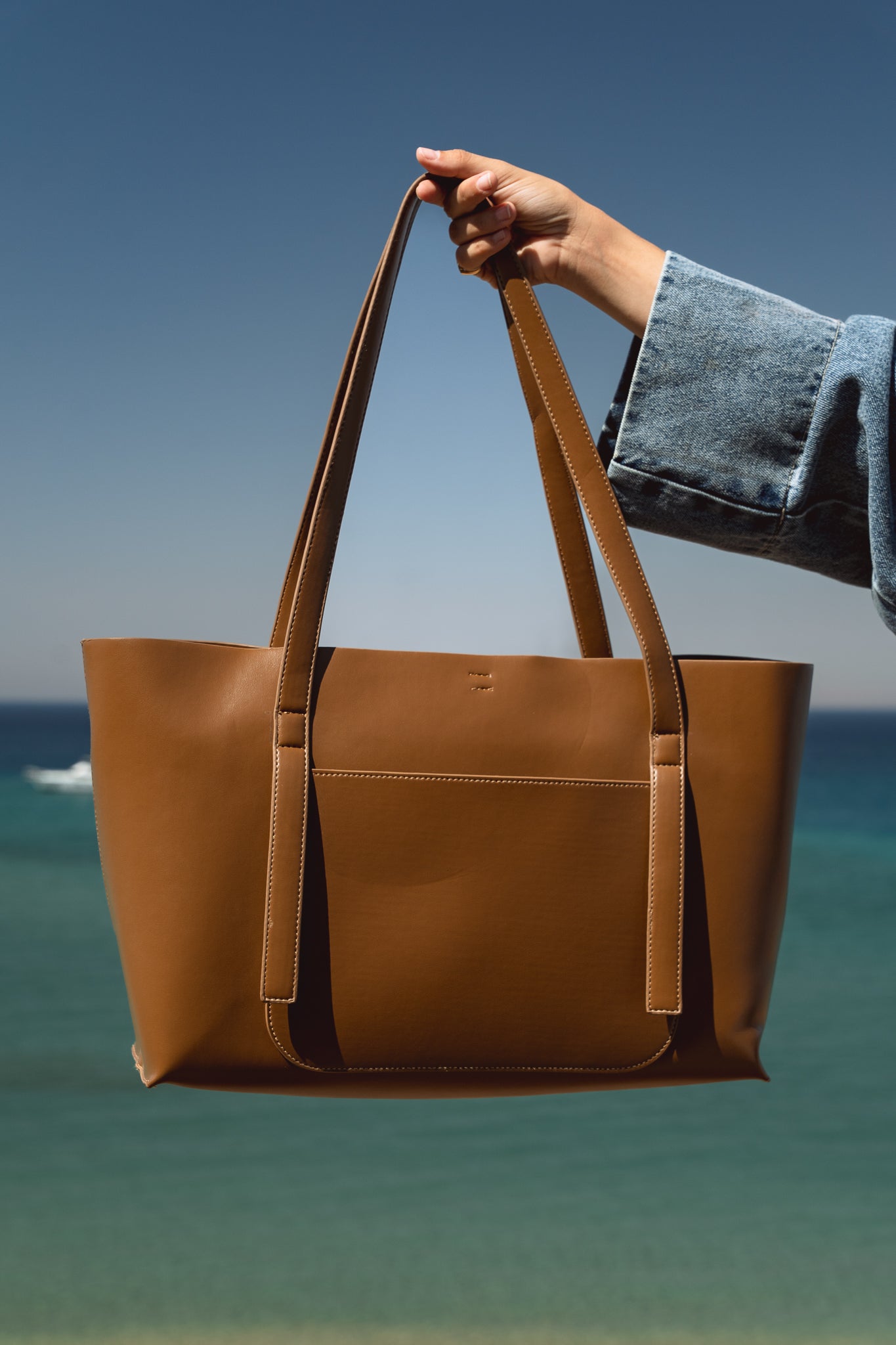 The all In Leather Bag in Caramel