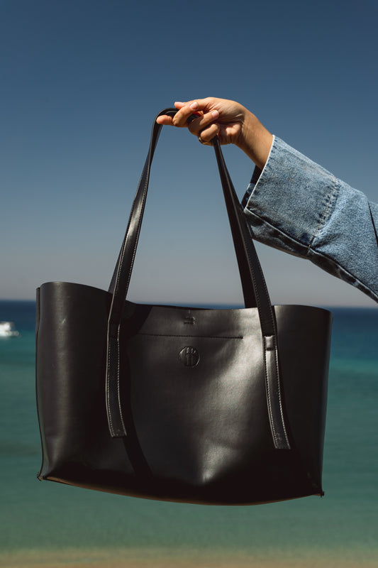 The all in Leather Bag in black