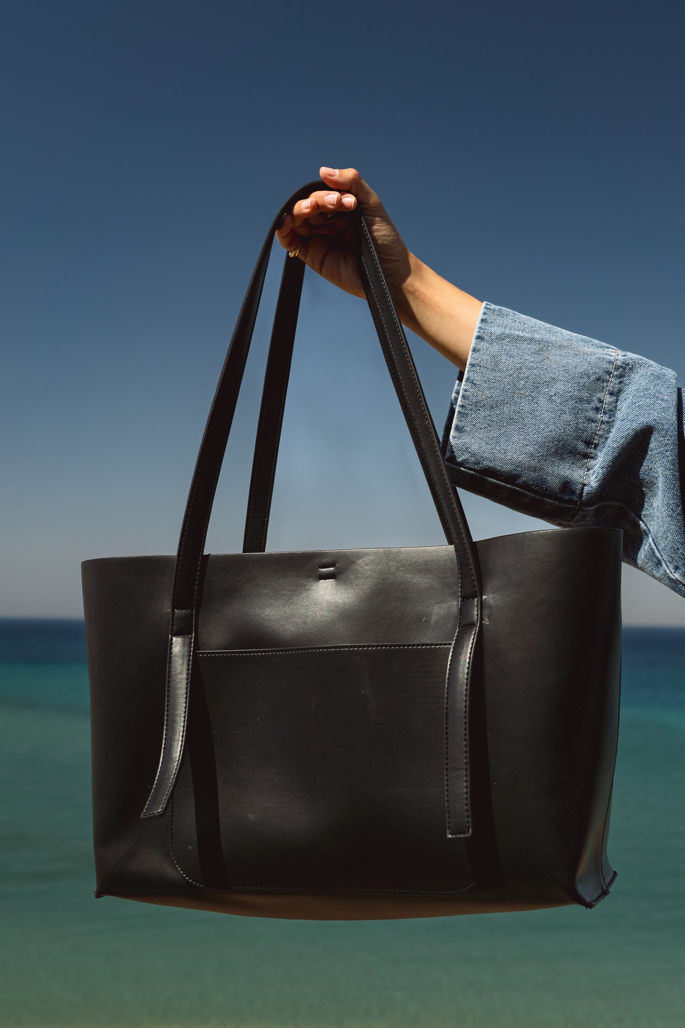 The all in Leather Bag in black