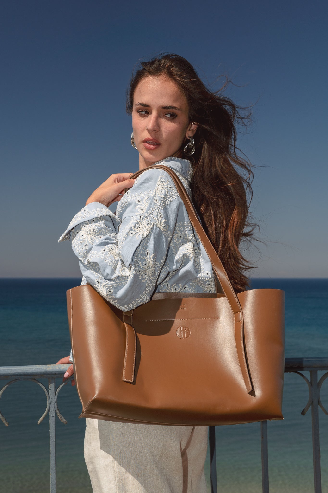 The all In Leather Bag in Caramel