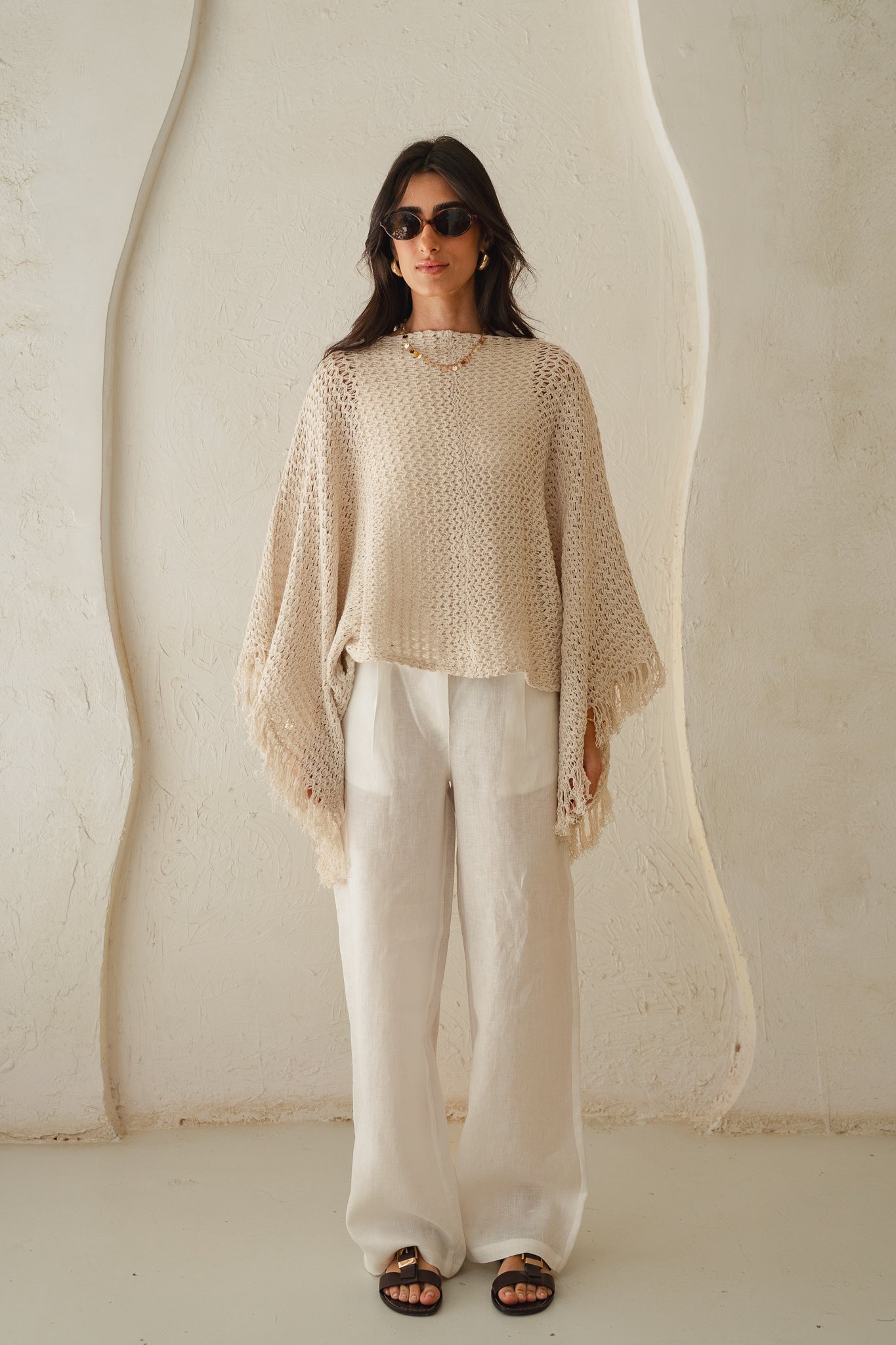 The crochet cape in Off-white