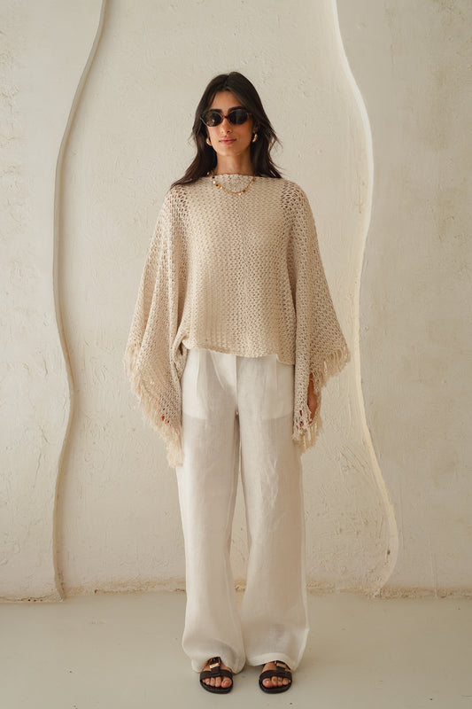 The crochet cape in Off-white