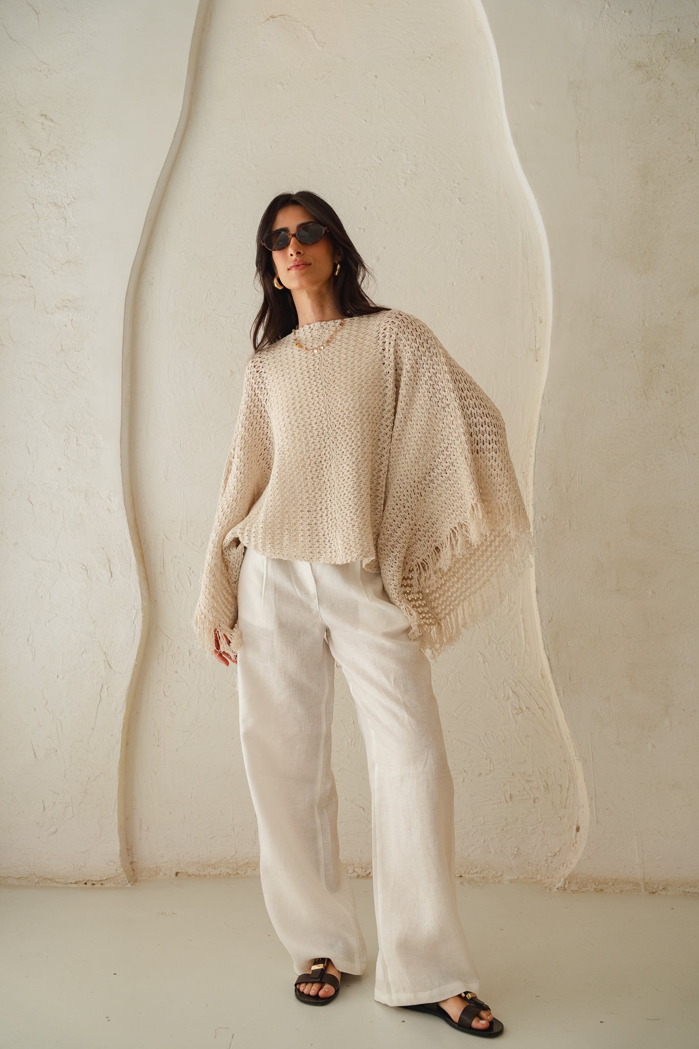 The crochet cape in Off-white