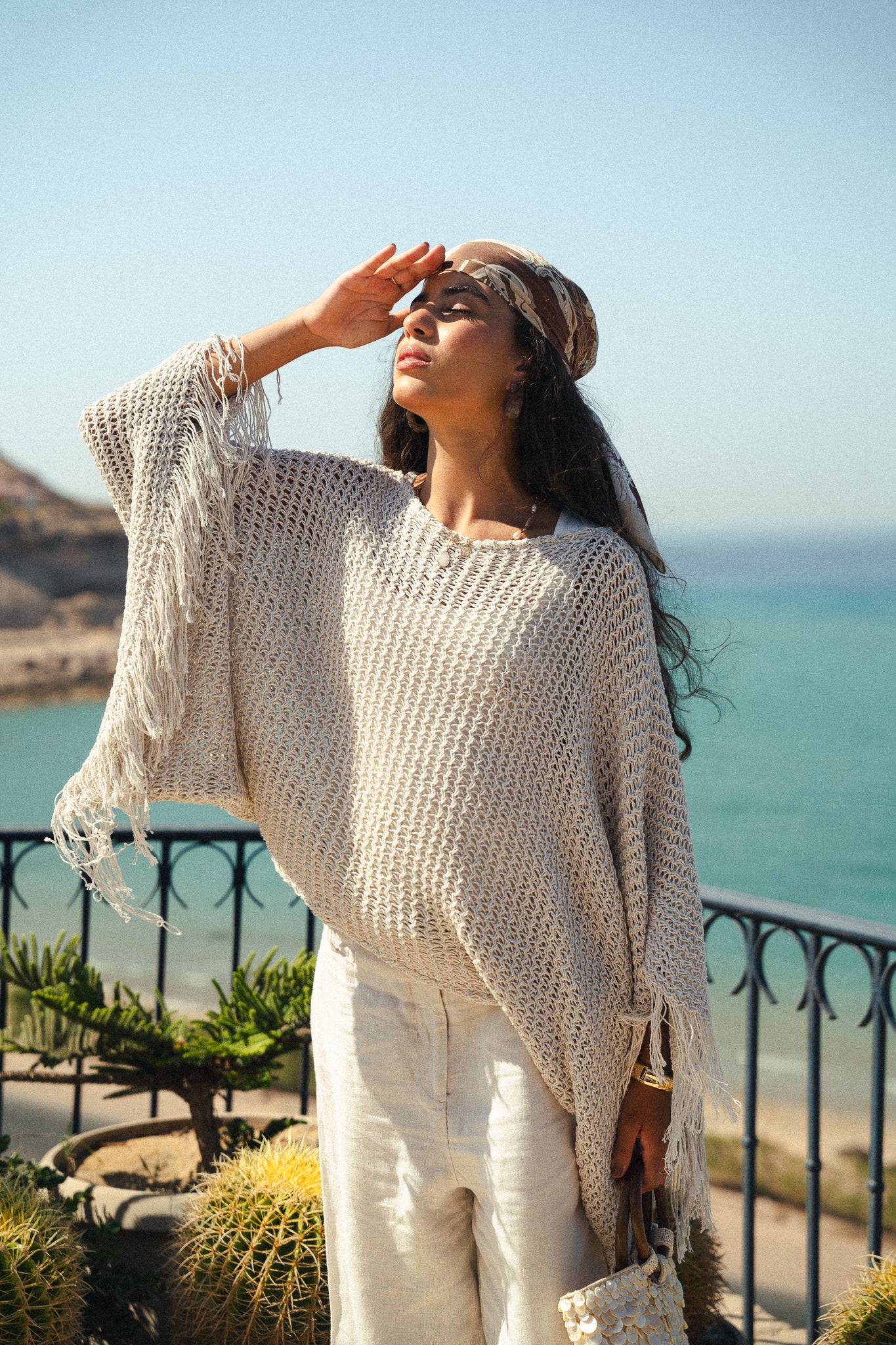 The crochet cape in Off-white