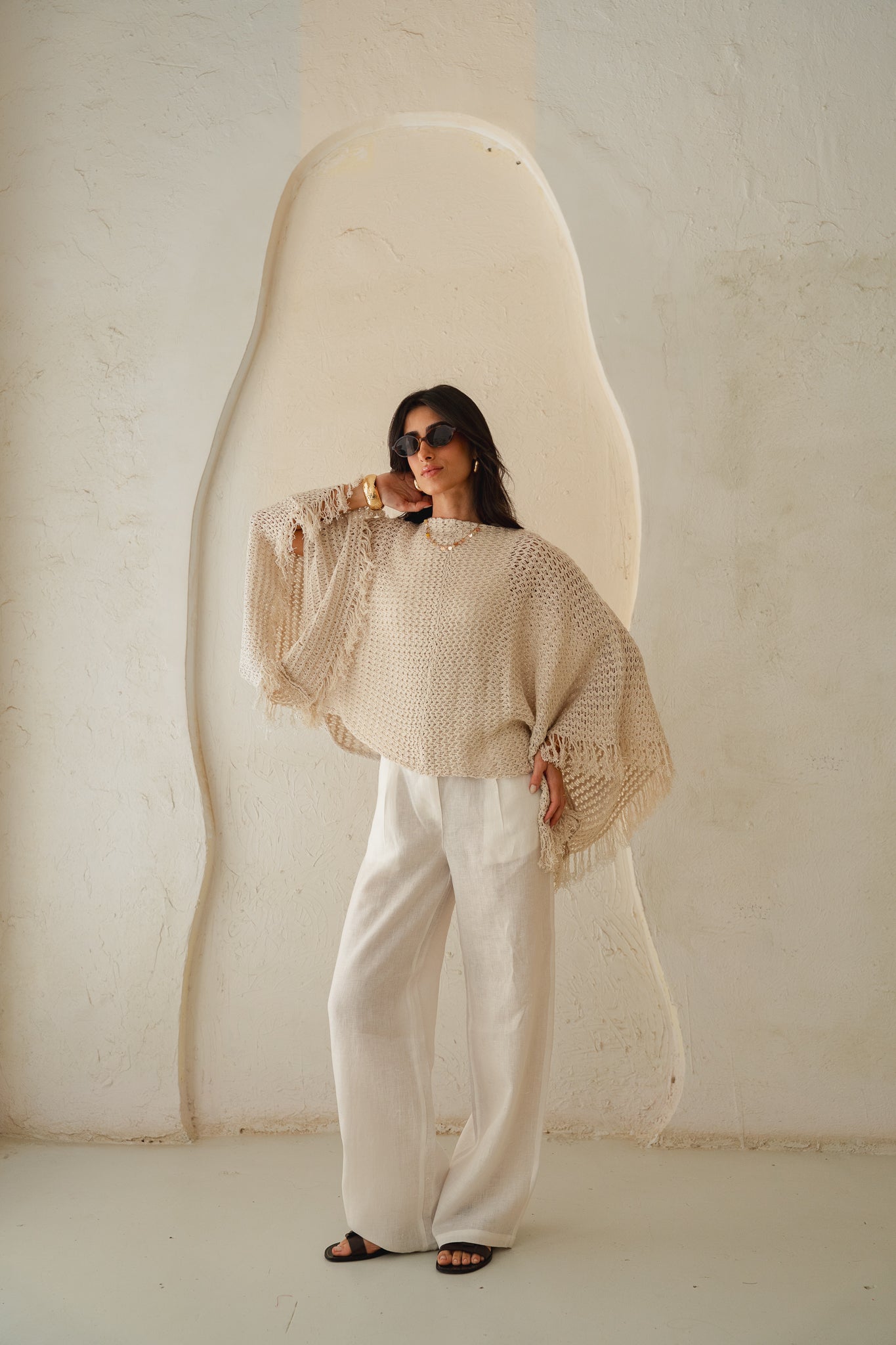 The crochet cape in Off-white