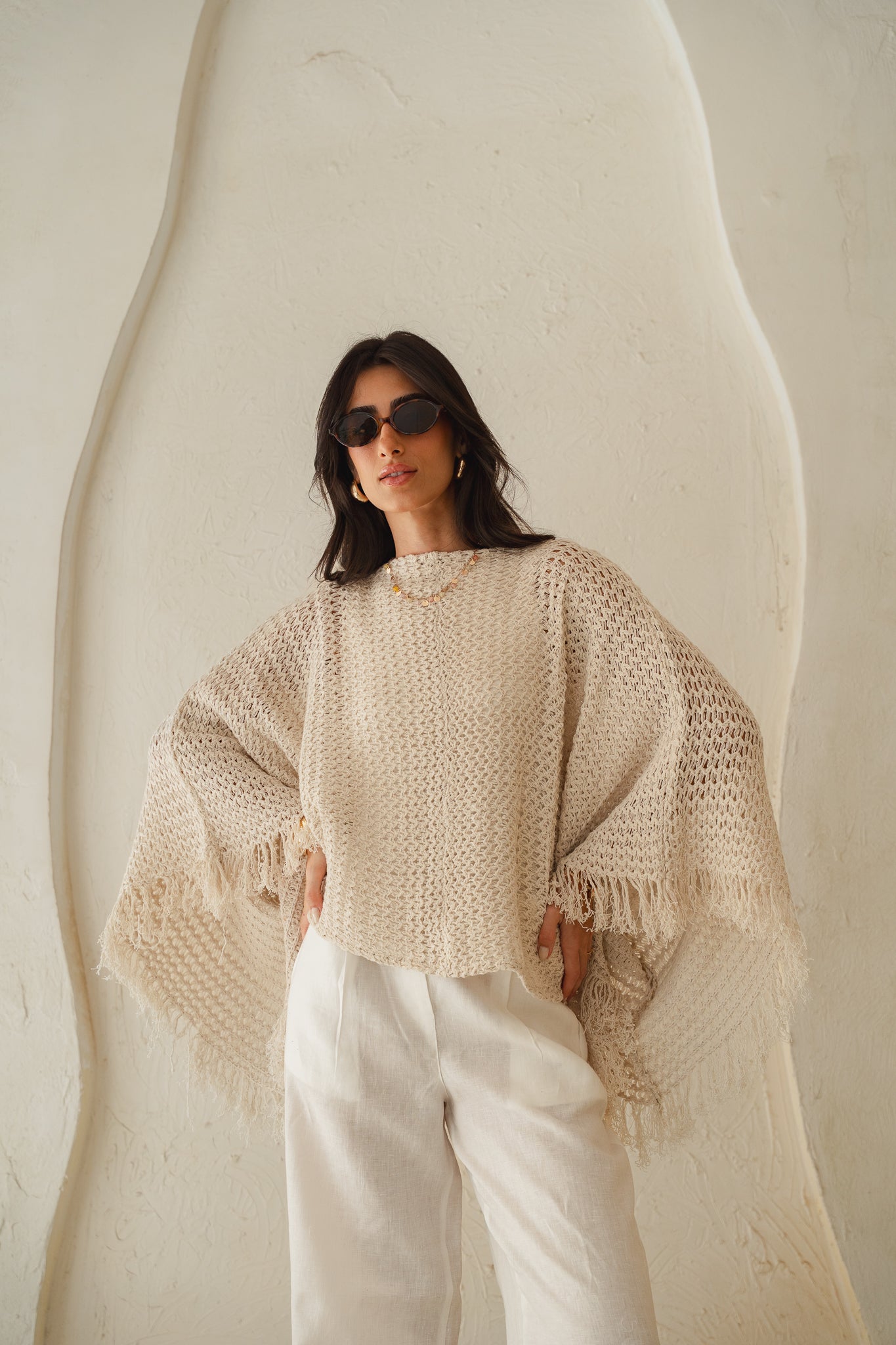 The crochet cape in Off-white