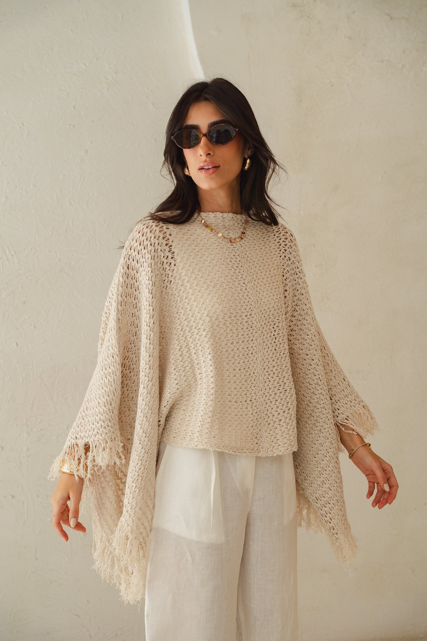 The crochet cape in Off-white