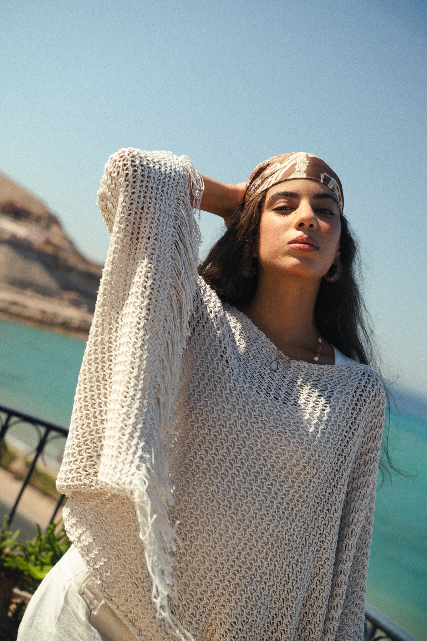 The crochet cape in Off-white