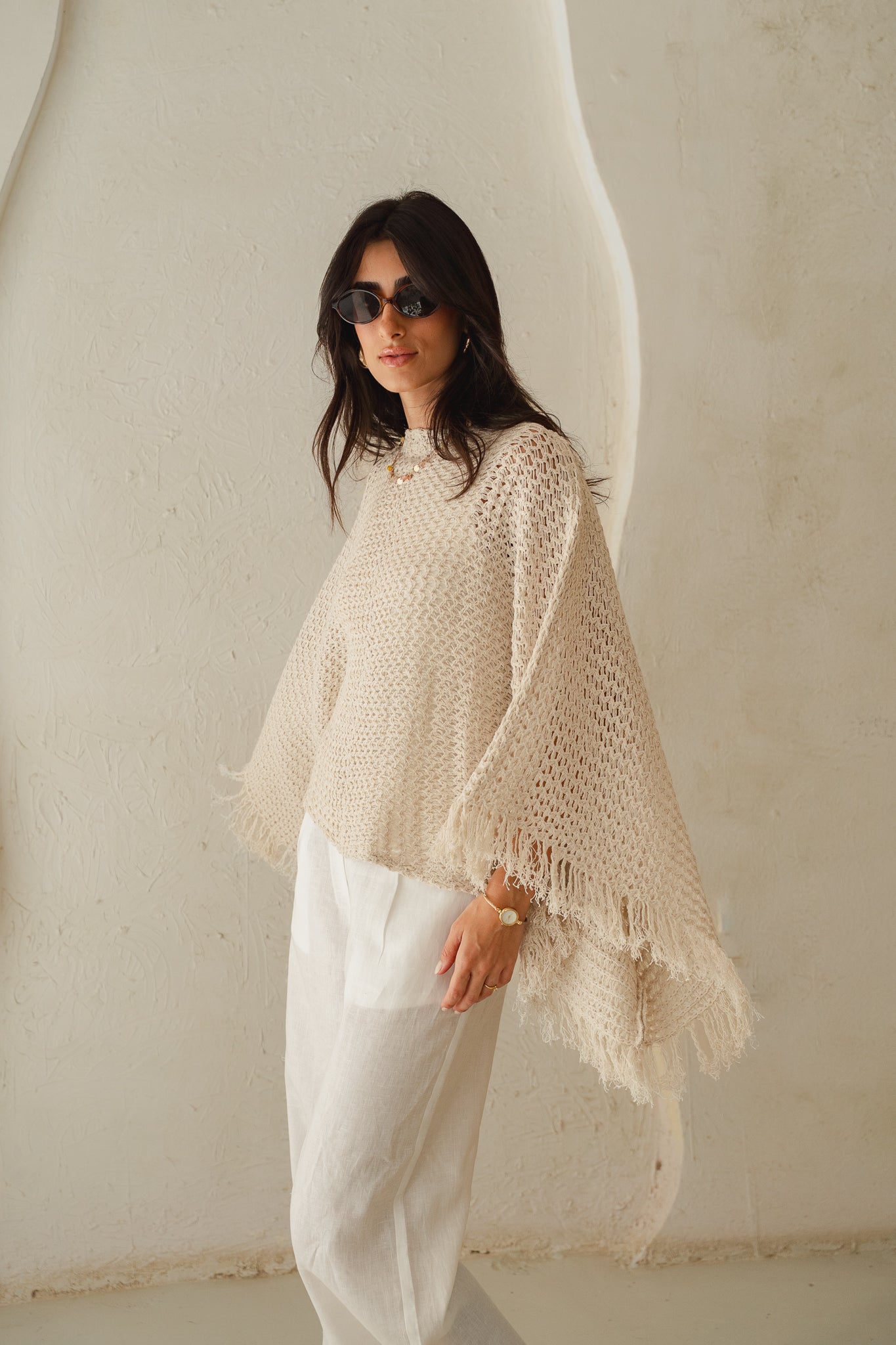 The crochet cape in Off-white