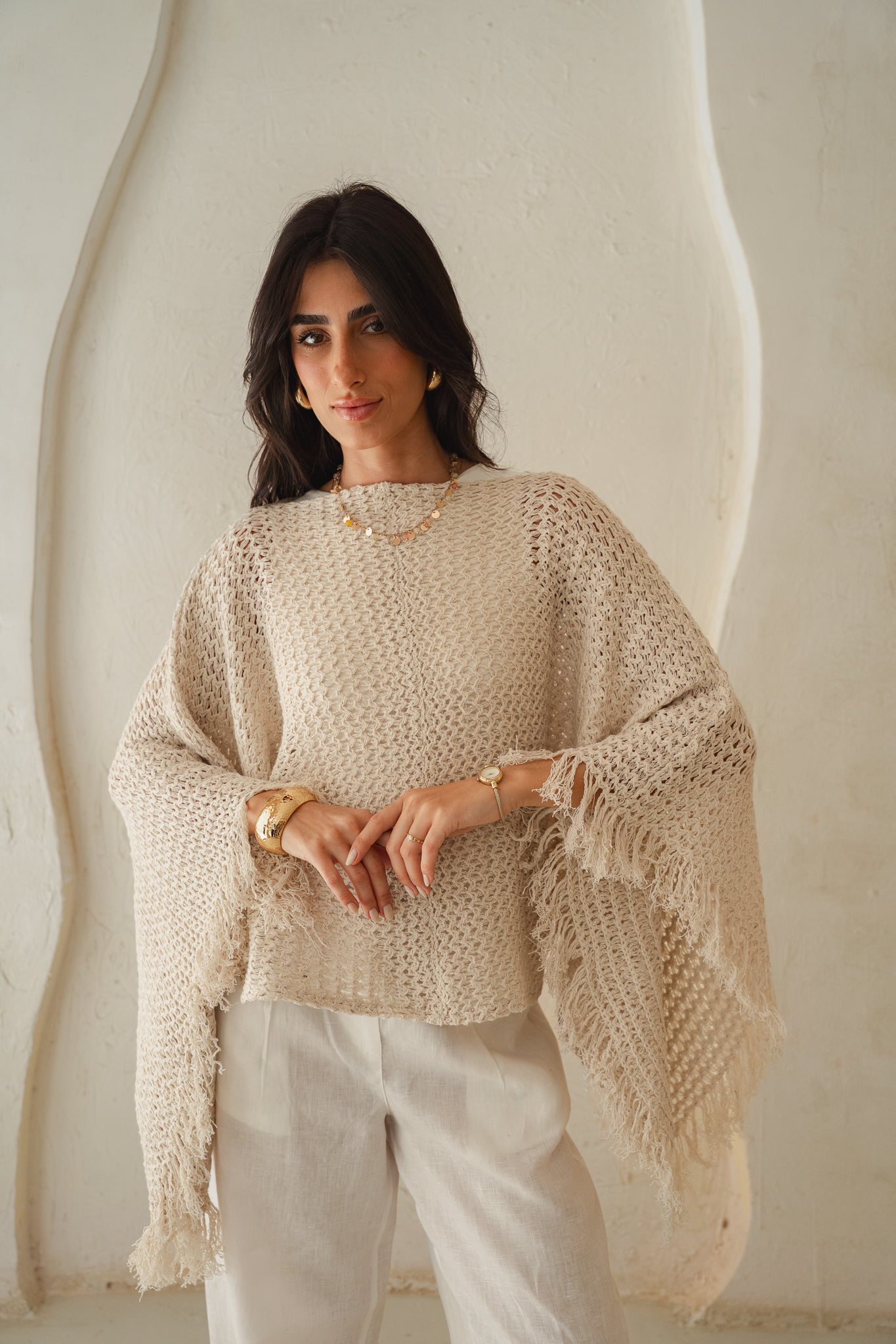 The crochet cape in Off-white