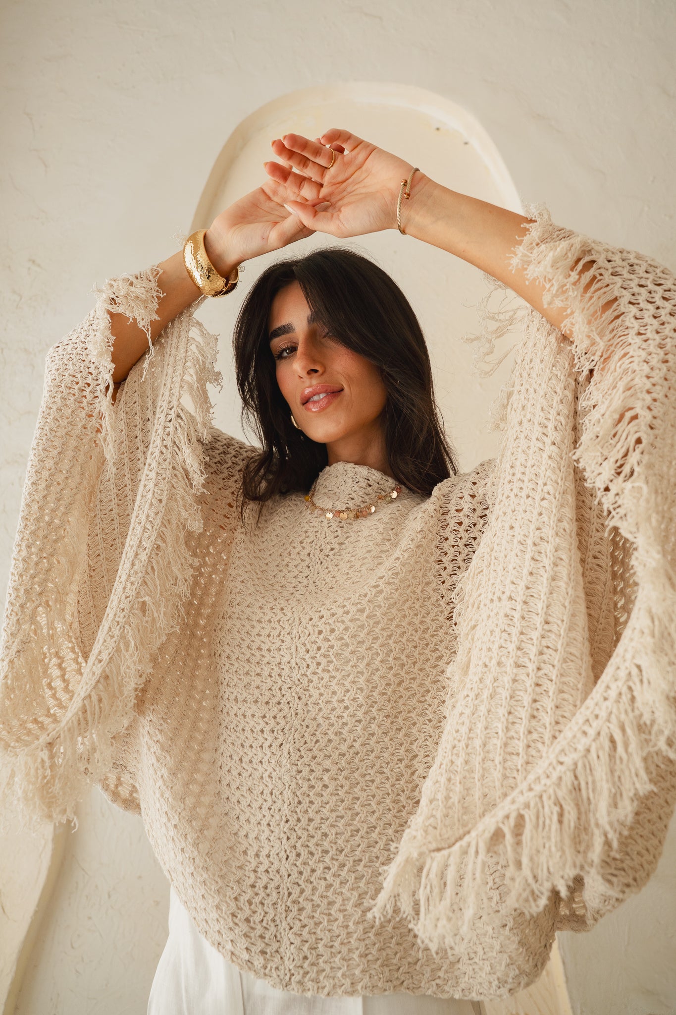 The crochet cape in Off-white