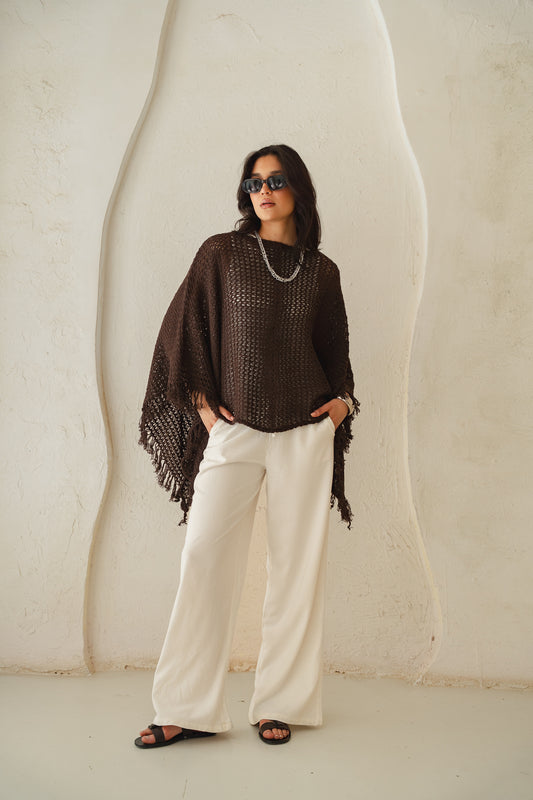 The crochet cape in brown