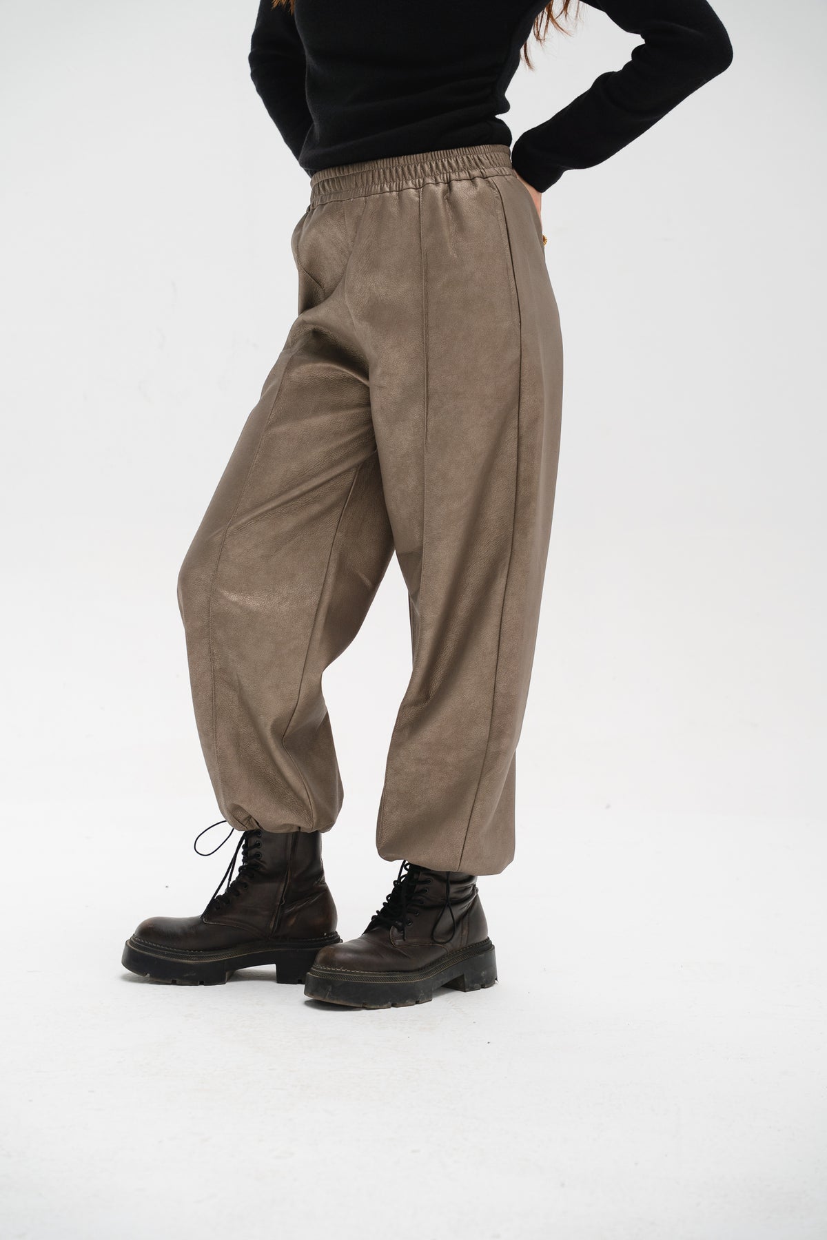 Balloon Leather Pants in Gold