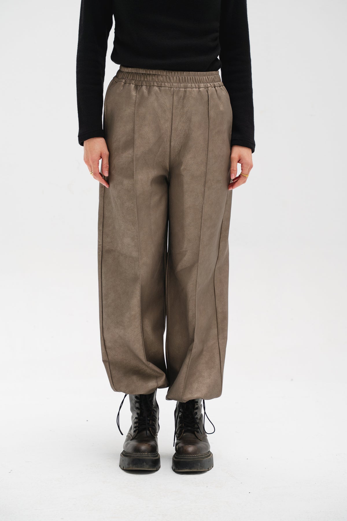 Balloon Leather Pants in Gold