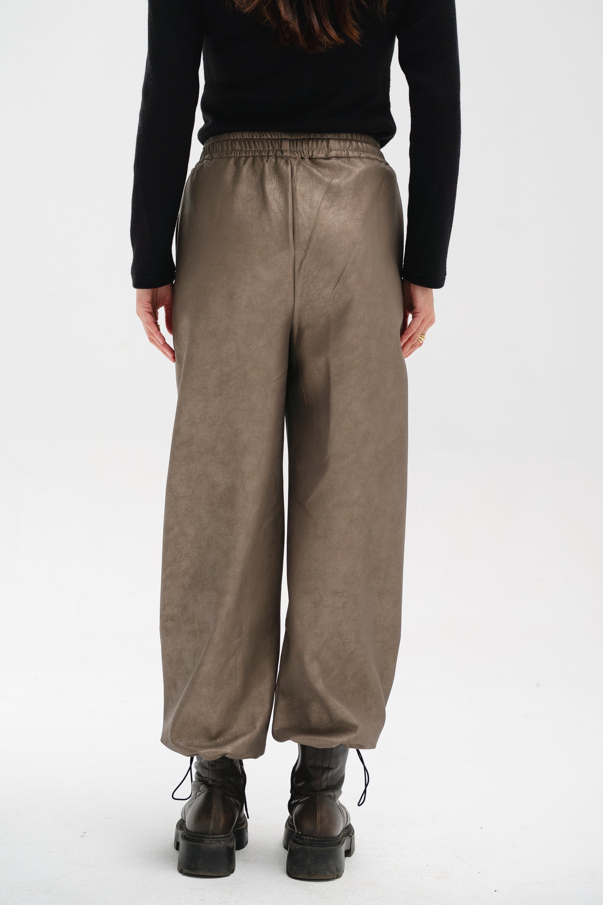 Balloon Leather Pants in Gold
