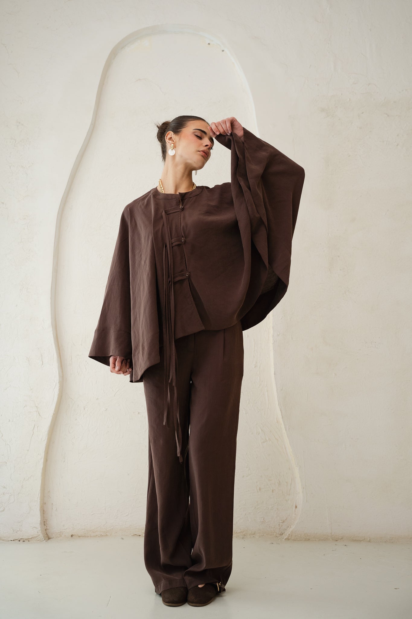 The Delicate Set in Brown