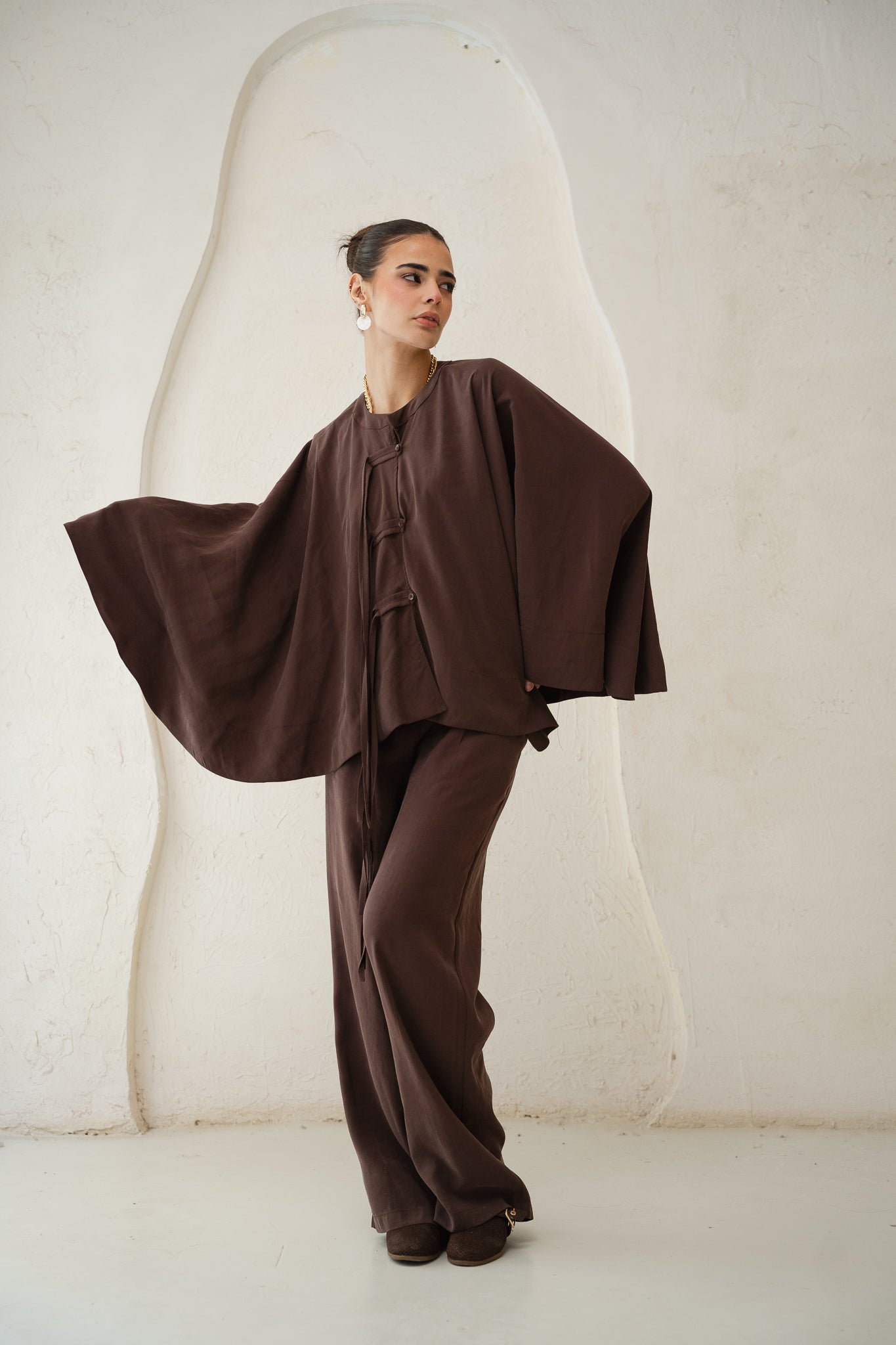 The Delicate Set in Brown