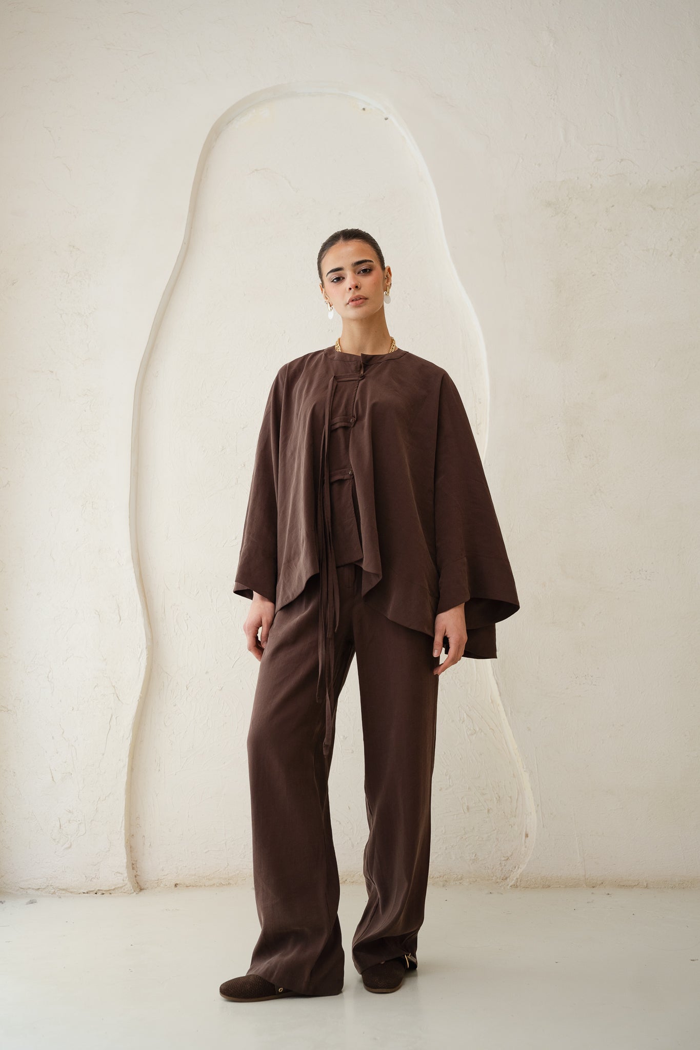The Delicate Set in Brown