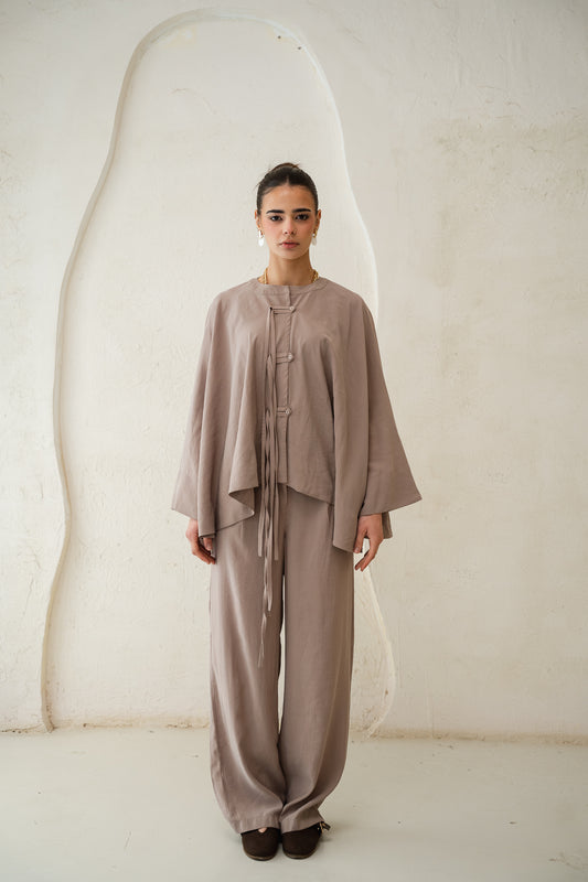 The Delicate Set in Cafe