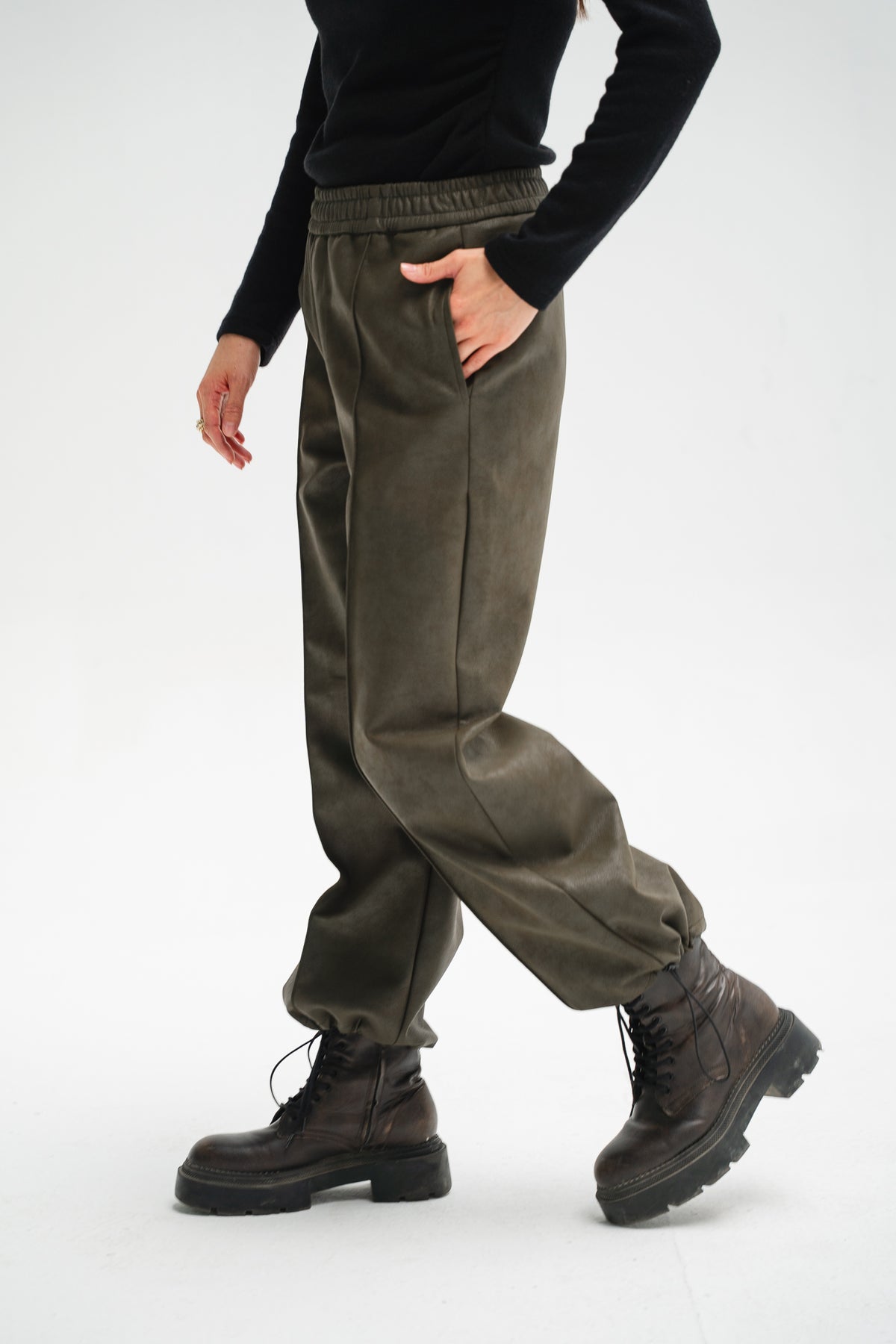 Balloon Leather Pants in Olive