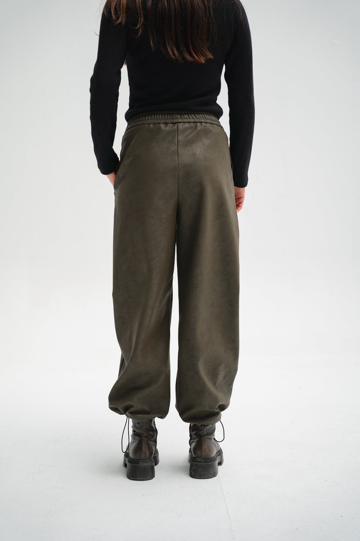 Balloon Leather Pants in Olive