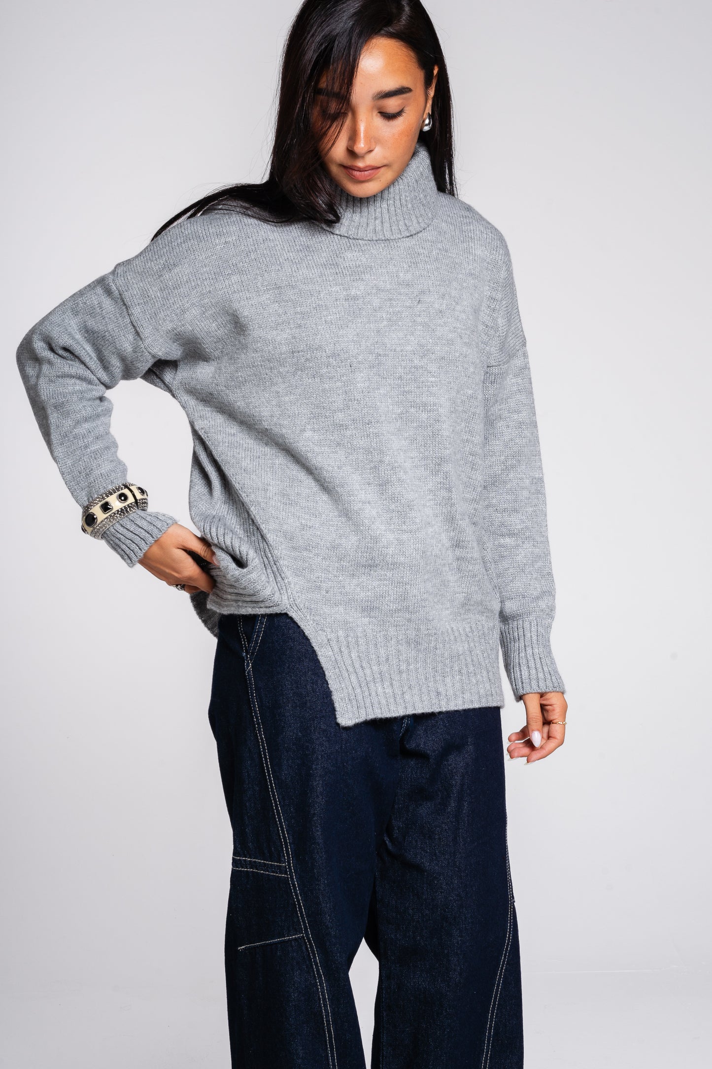 Chasing Dreams Pullover in grey