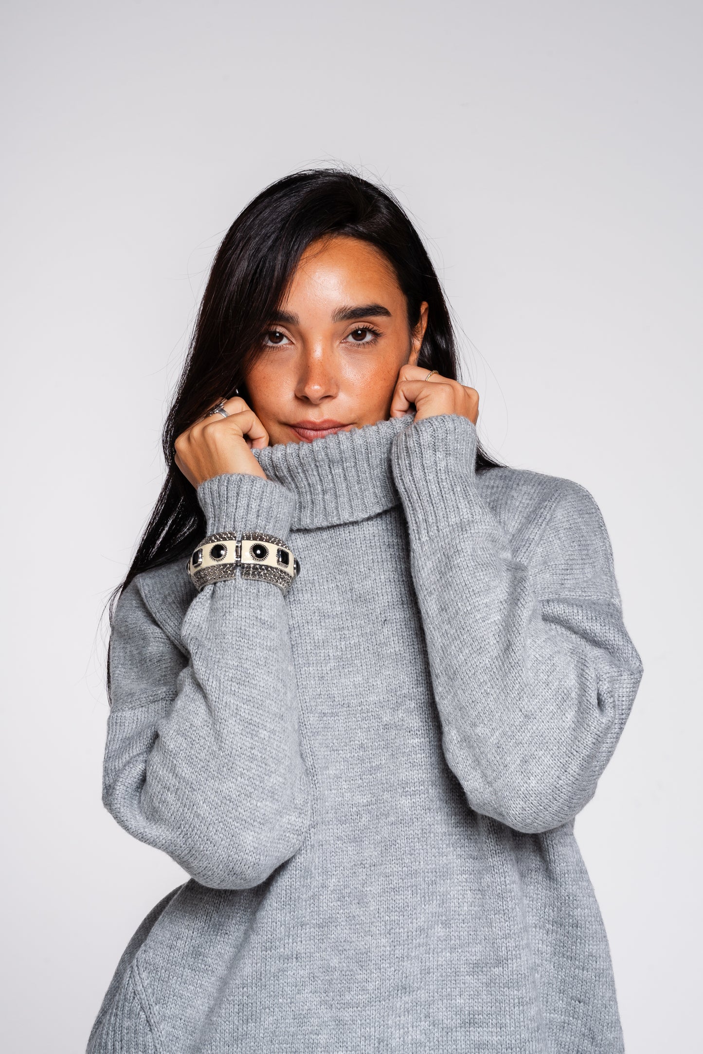 Chasing Dreams Pullover in grey