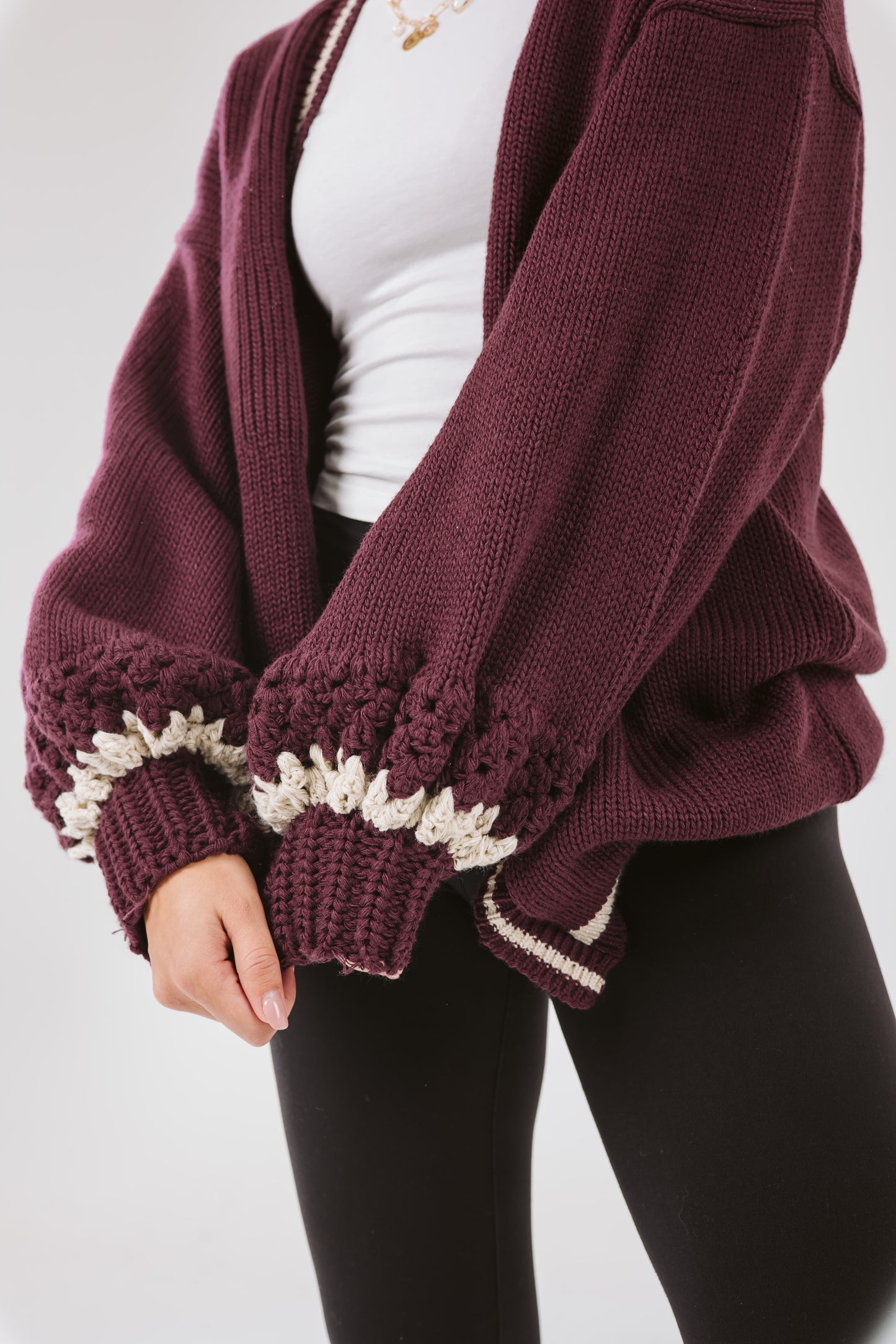 AURA cardigan in burgundy