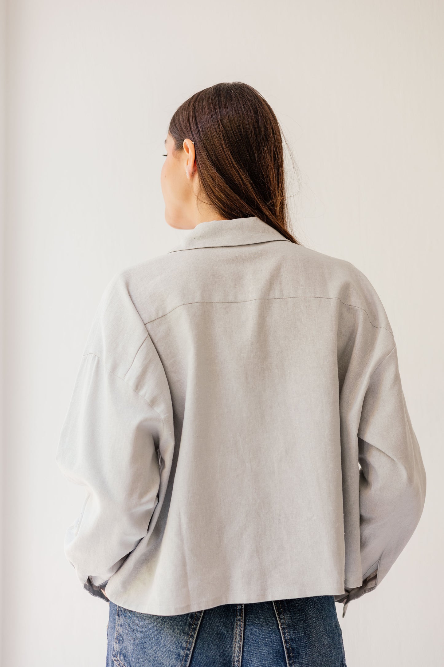 Cropped linen shirt in Grey